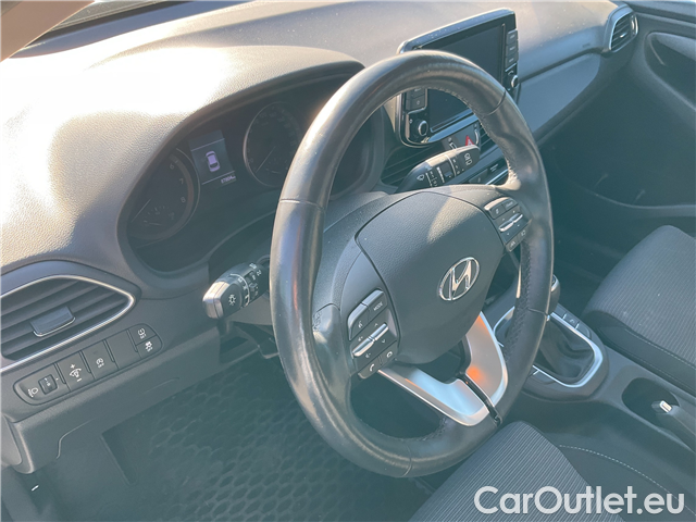  Hyundai  i30  kom.1.5i Family Comfort 5d #9