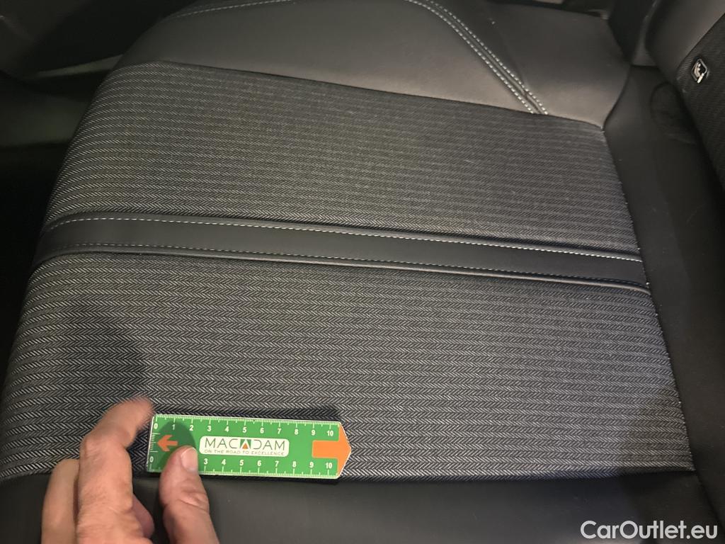  Peugeot  3008 PEUGEOT  / 2020 / 5P / SUV BlueHDi 130 S&S EAT8 Allure Pack #4