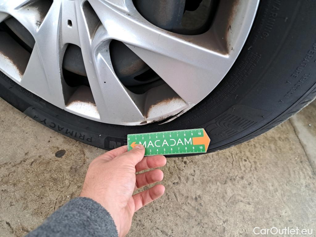  Peugeot  208  Affaire Premium 1.6 HDi 75CV BVM5 E6 #10