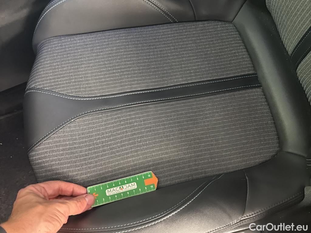  Peugeot  3008 PEUGEOT  / 2020 / 5P / SUV BlueHDi 130 S&S EAT8 Allure Pack #2