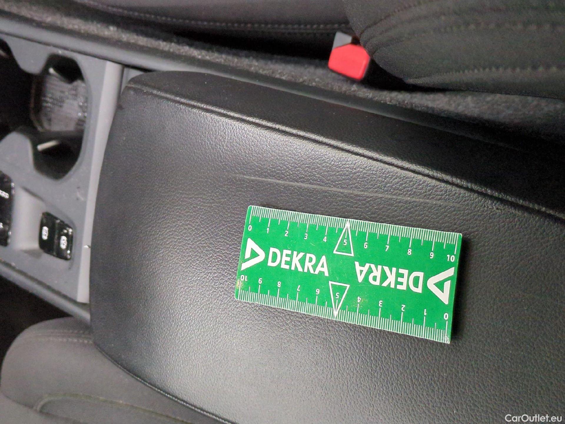  Volvo  XC 40 XC40 Momentum 2WD 1.5 130CV BVA8 E6d #8