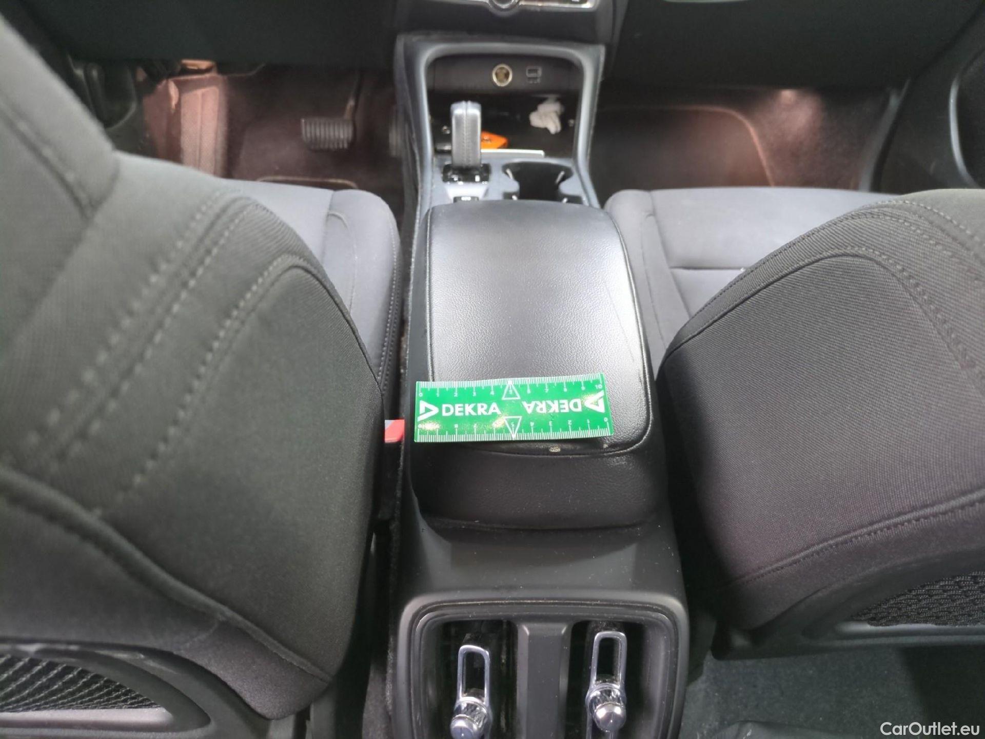  Volvo  XC 40 XC40 Momentum 2WD 1.5 130CV BVA8 E6d #6