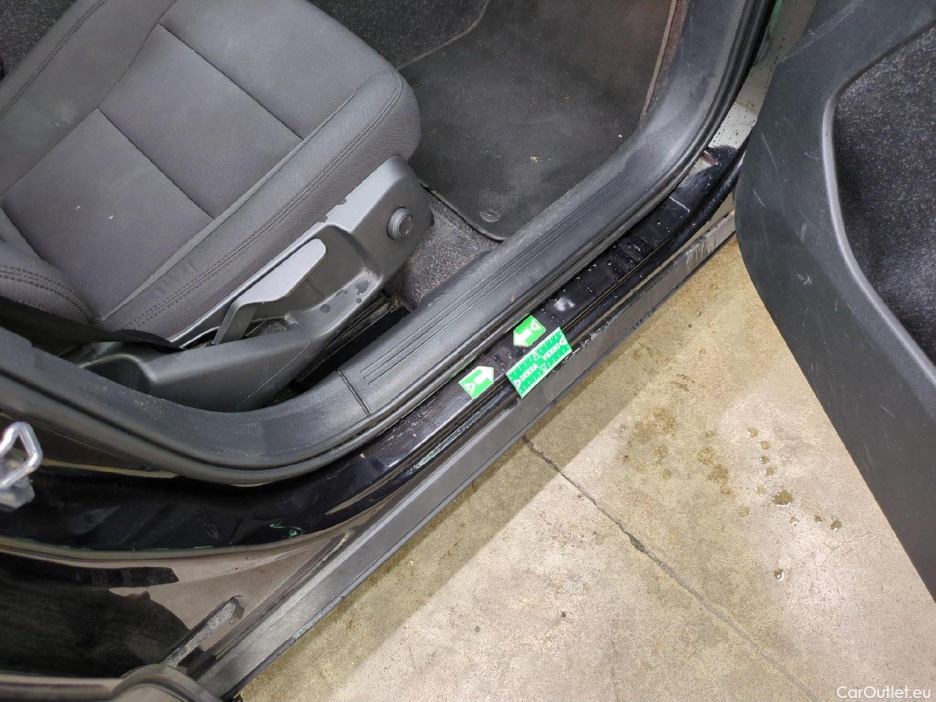  Volvo  XC 40 XC40 Momentum 2WD 1.5 130CV BVA8 E6d #1