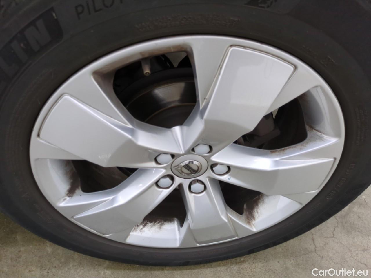  Volvo  XC 40 XC40 Momentum 2WD 1.5 130CV BVA8 E6d #28