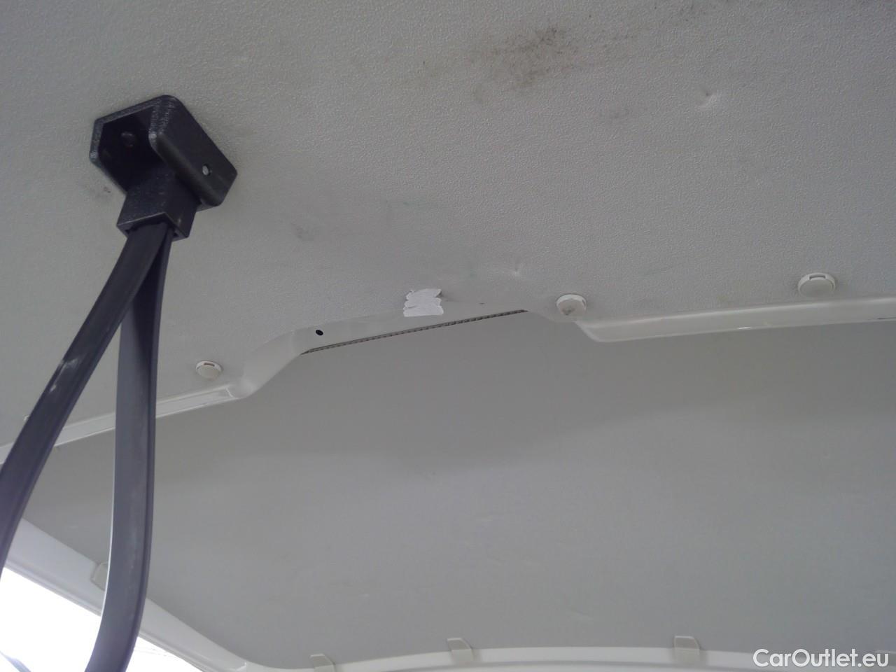  Volkswagen  Caddy  TDI 75 Maxi Aut. #2