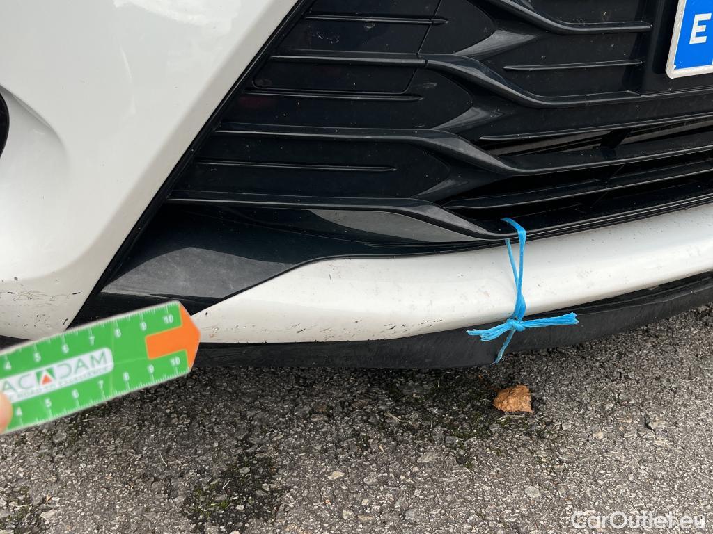  Toyota  Yaris TOYOTA  / 2017 / 5P / berlina con portón 1.5 100H Active #10