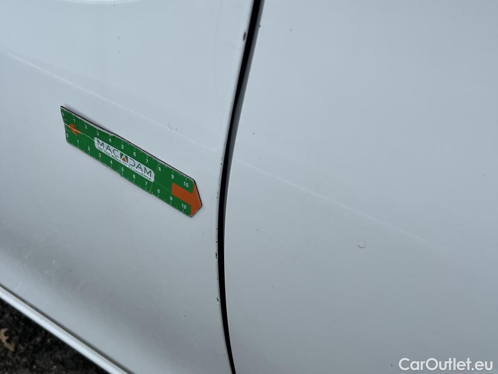  Toyota  Yaris TOYOTA  / 2017 / 5P / berlina con portón 1.5 100H Active #6