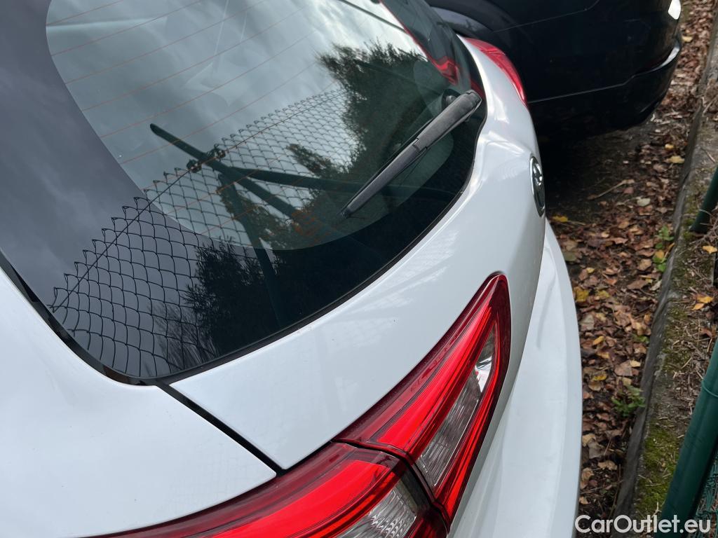  Toyota  Yaris TOYOTA  / 2017 / 5P / berlina con portón 1.5 100H Active #23