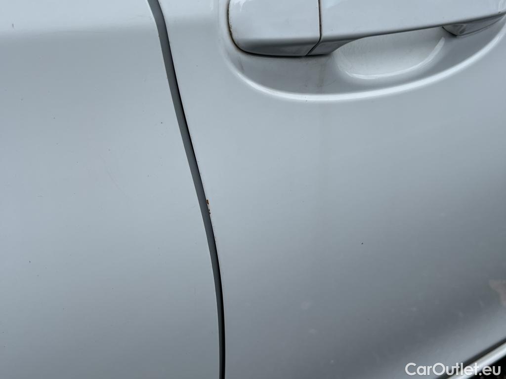  Toyota  Yaris TOYOTA  / 2017 / 5P / berlina con portón 1.5 100H Active #1