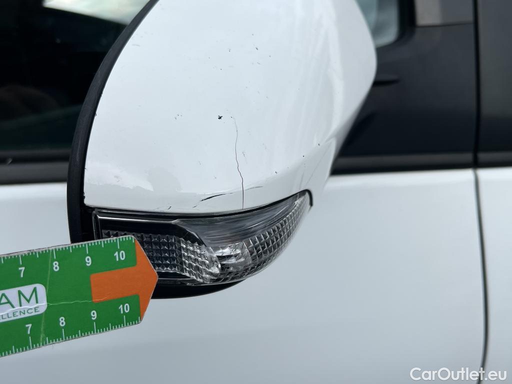  Toyota  Yaris TOYOTA  / 2017 / 5P / berlina con portón 1.5 100H Active #22