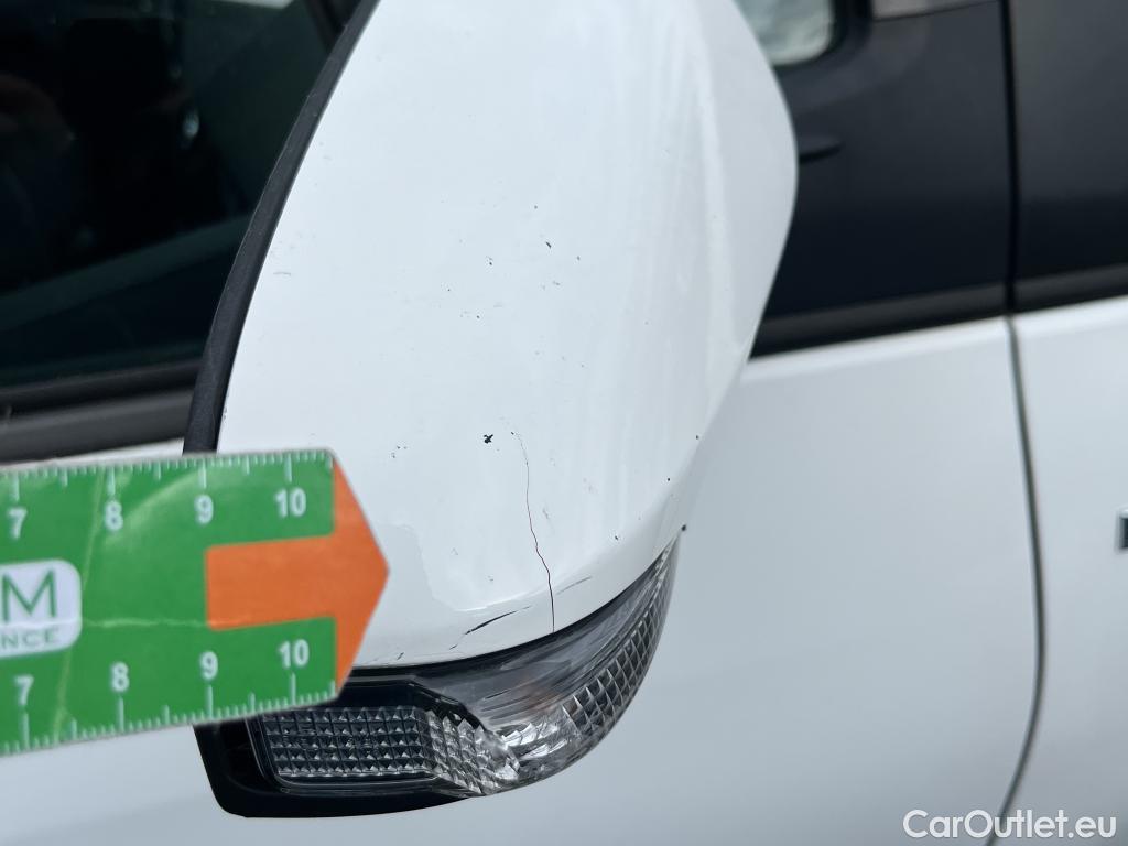  Toyota  Yaris TOYOTA  / 2017 / 5P / berlina con portón 1.5 100H Active #16