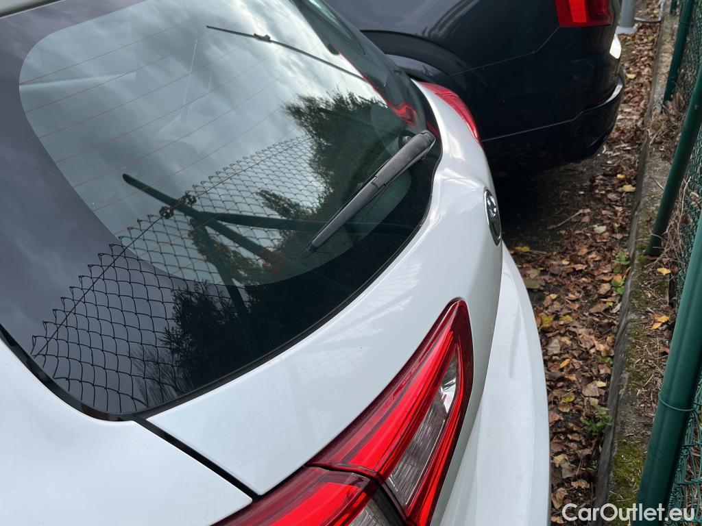  Toyota  Yaris TOYOTA  / 2017 / 5P / berlina con portón 1.5 100H Active #24