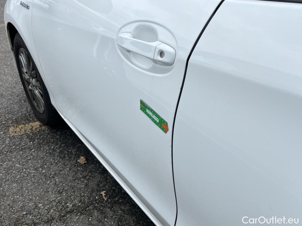  Toyota  Yaris TOYOTA  / 2017 / 5P / berlina con portón 1.5 100H Active #5