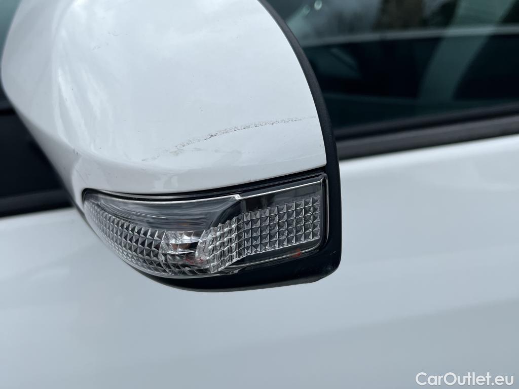  Toyota  Yaris TOYOTA  / 2017 / 5P / berlina con portón 1.5 100H Active #19