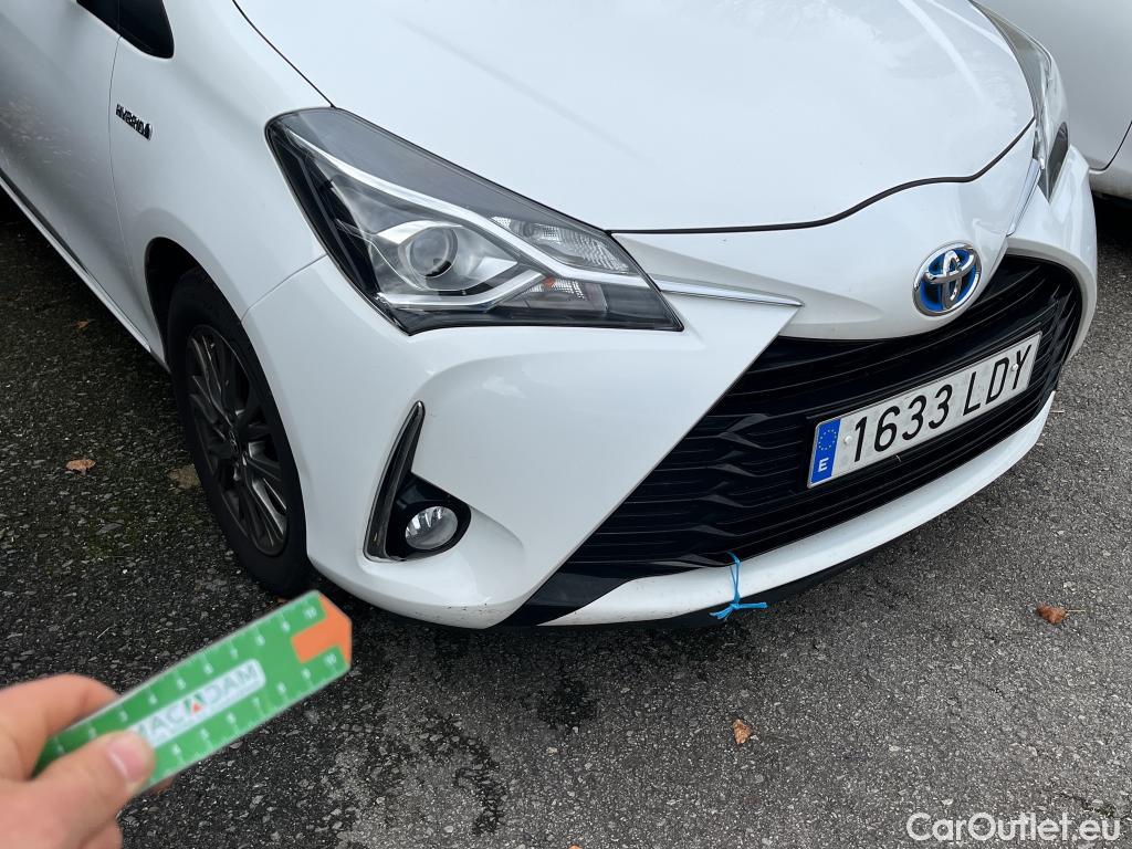  Toyota  Yaris TOYOTA  / 2017 / 5P / berlina con portón 1.5 100H Active #12