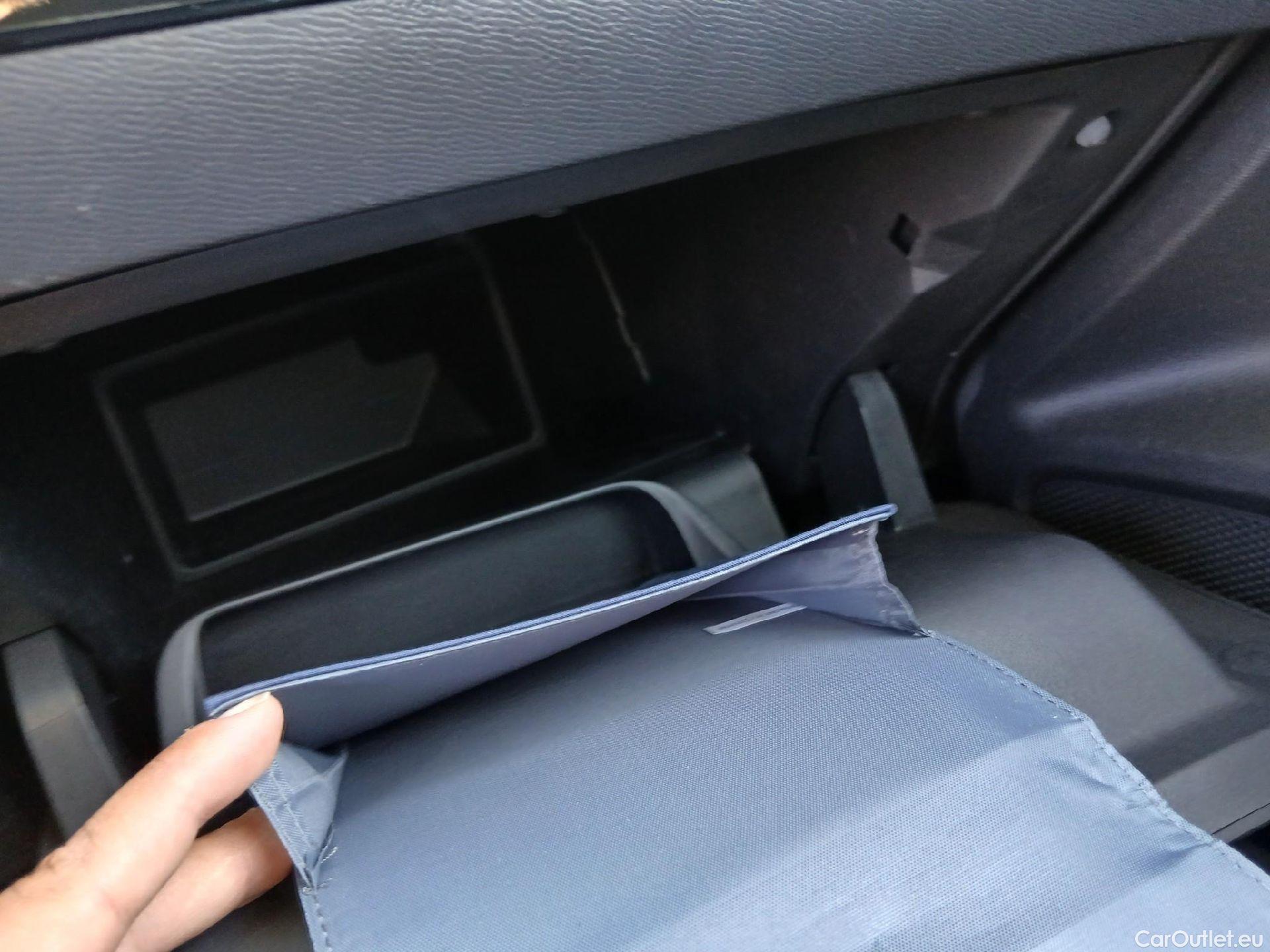  Peugeot  2008 PEUGEOT  / 2019 / 5P / todoterreno Active BlueHDI 81kW (110CV) #2