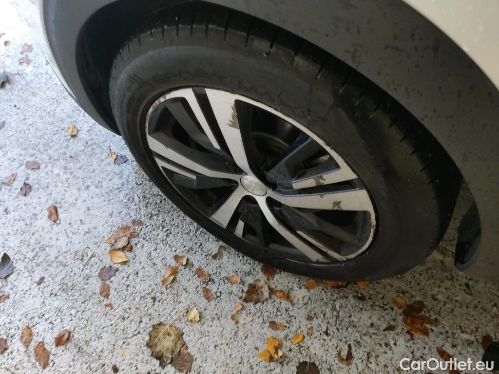  Peugeot  3008 PEUGEOT  Hybrid / 2016 / 5P / todoterreno 225 e-EAT8 Allure #3
