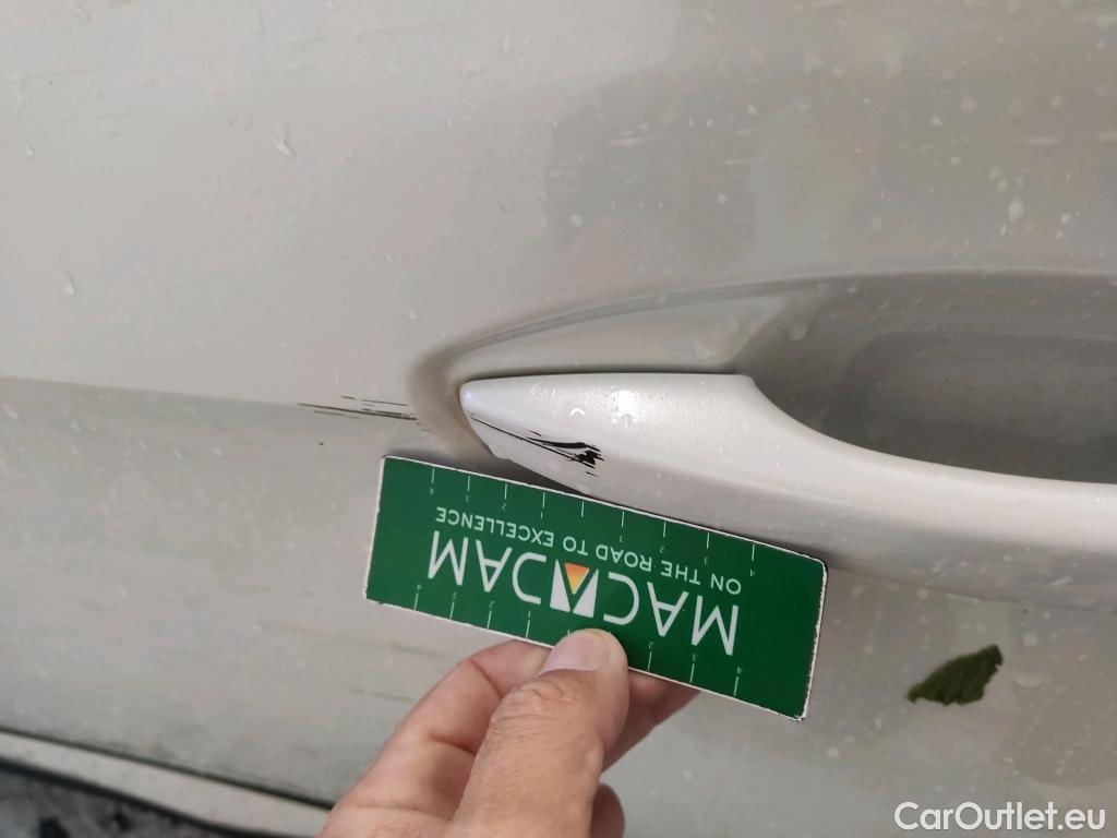  Peugeot  3008 PEUGEOT  Hybrid / 2016 / 5P / todoterreno 225 e-EAT8 Allure #27