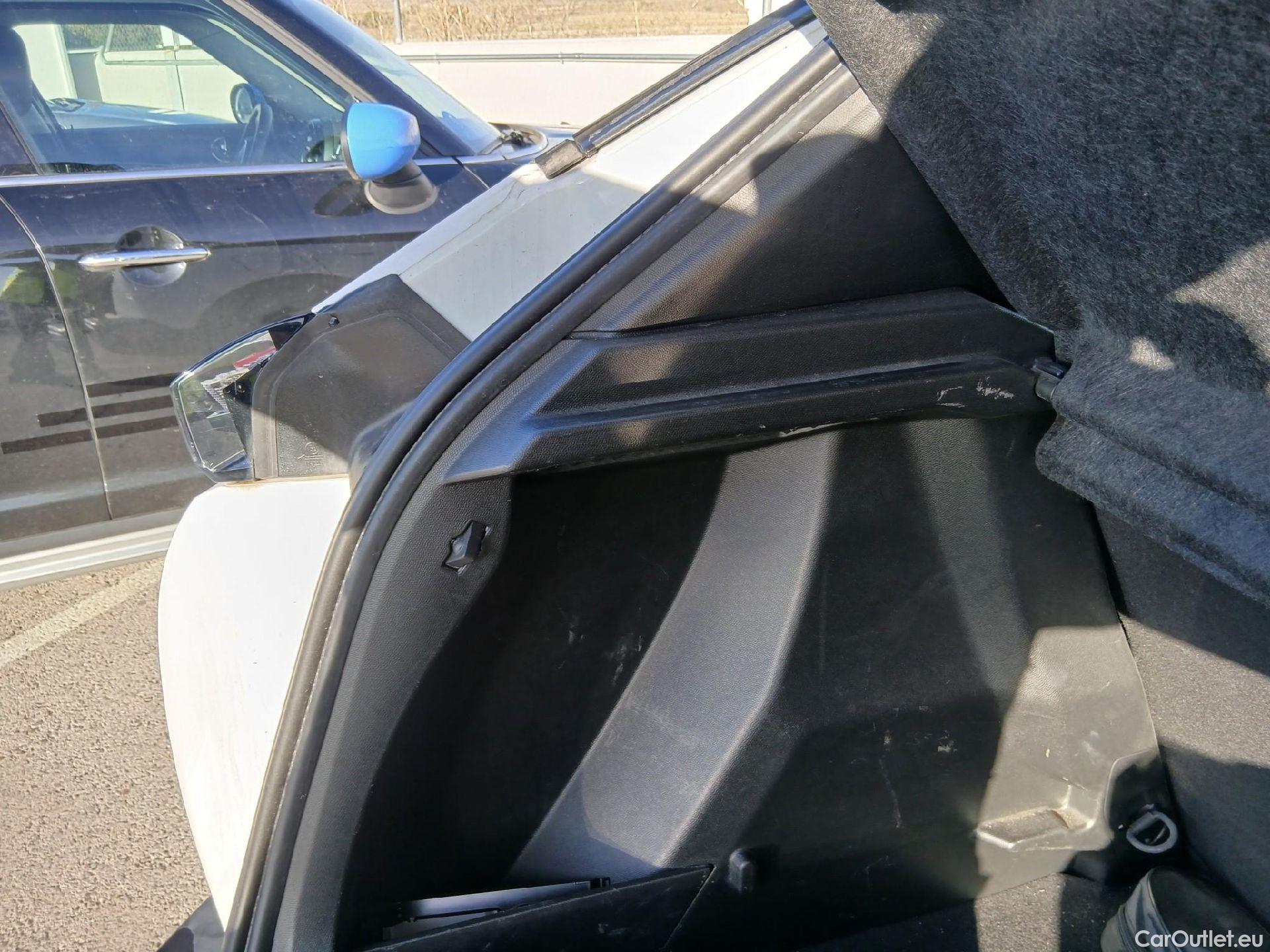  Peugeot  2008 PEUGEOT  / 2019 / 5P / todoterreno Active BlueHDI 81kW (110CV) #27