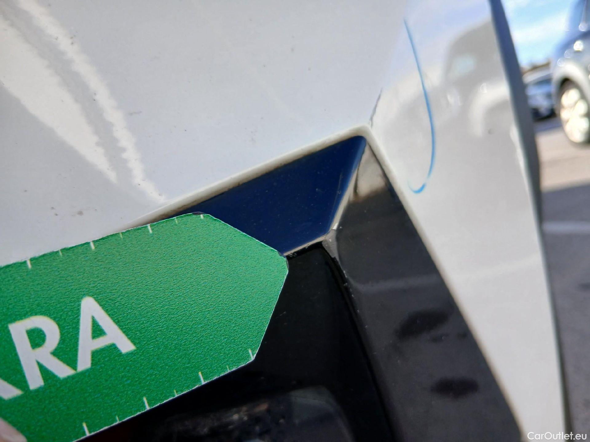  Peugeot  2008 PEUGEOT  / 2019 / 5P / todoterreno Active BlueHDI 81kW (110CV) #8