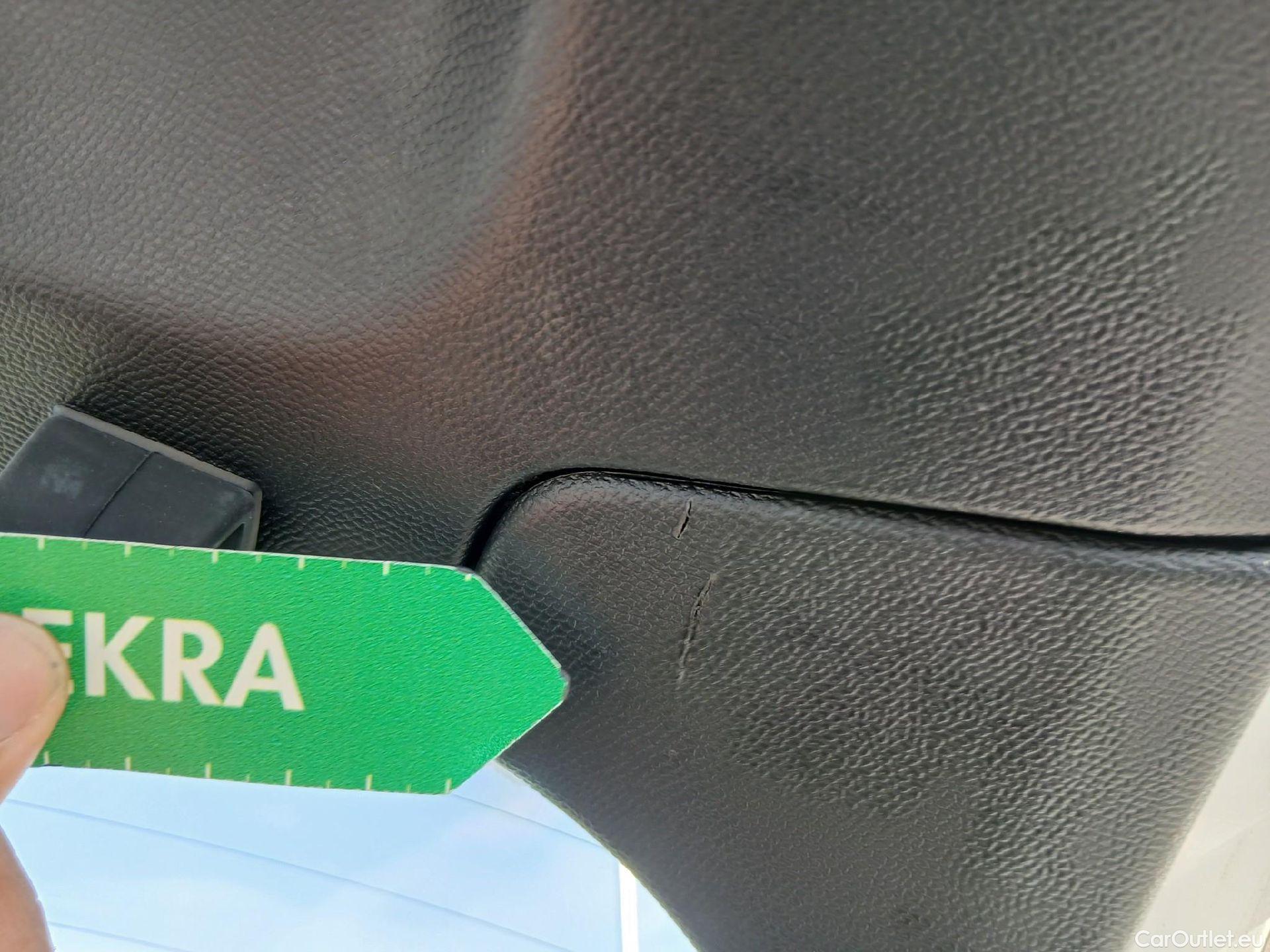  Peugeot  2008 PEUGEOT  / 2019 / 5P / todoterreno Active BlueHDI 81kW (110CV) #26