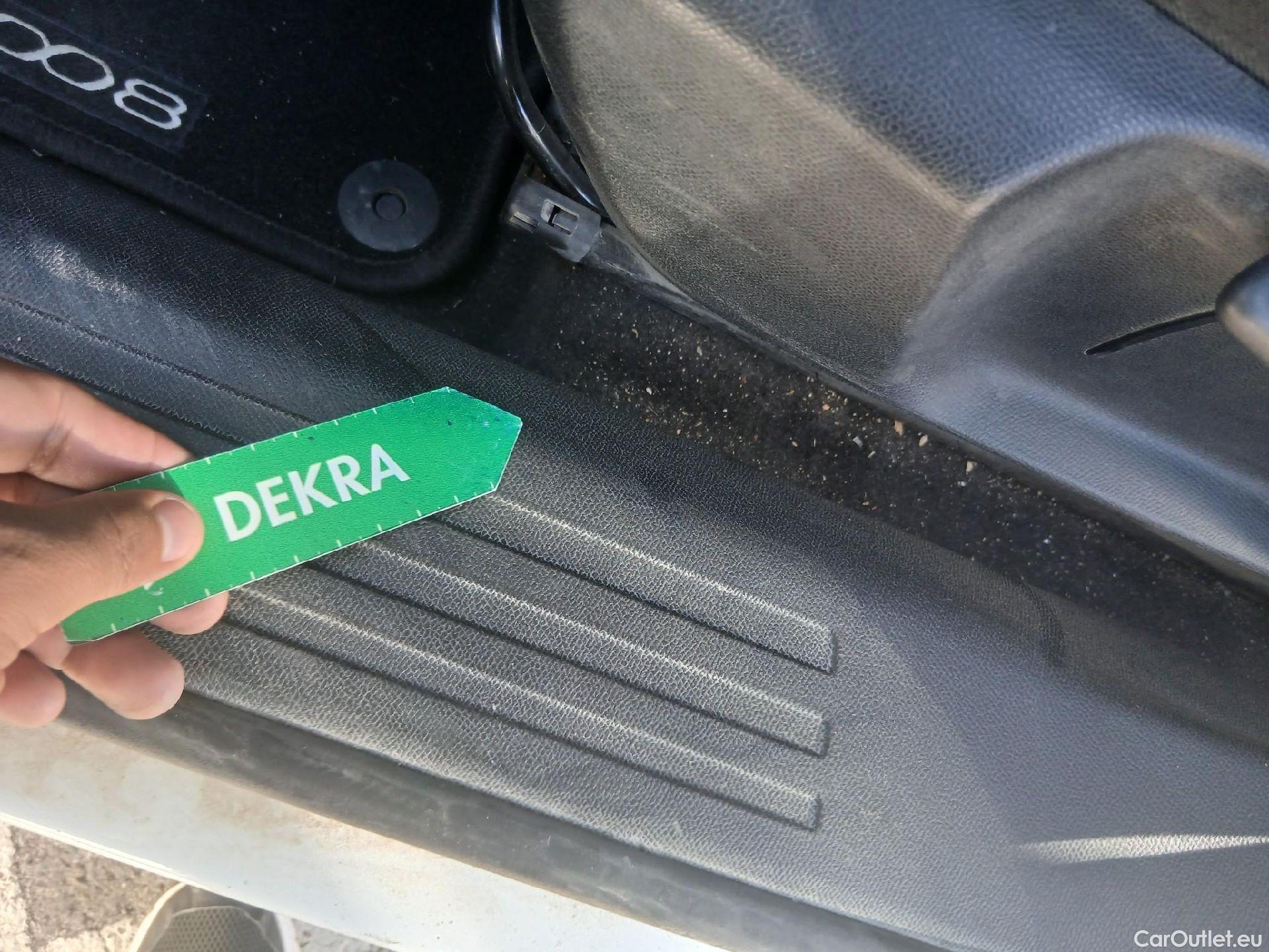  Peugeot  2008 PEUGEOT  / 2019 / 5P / todoterreno Allure Pack BlueHDI 81kW (110CV) (AC) #1