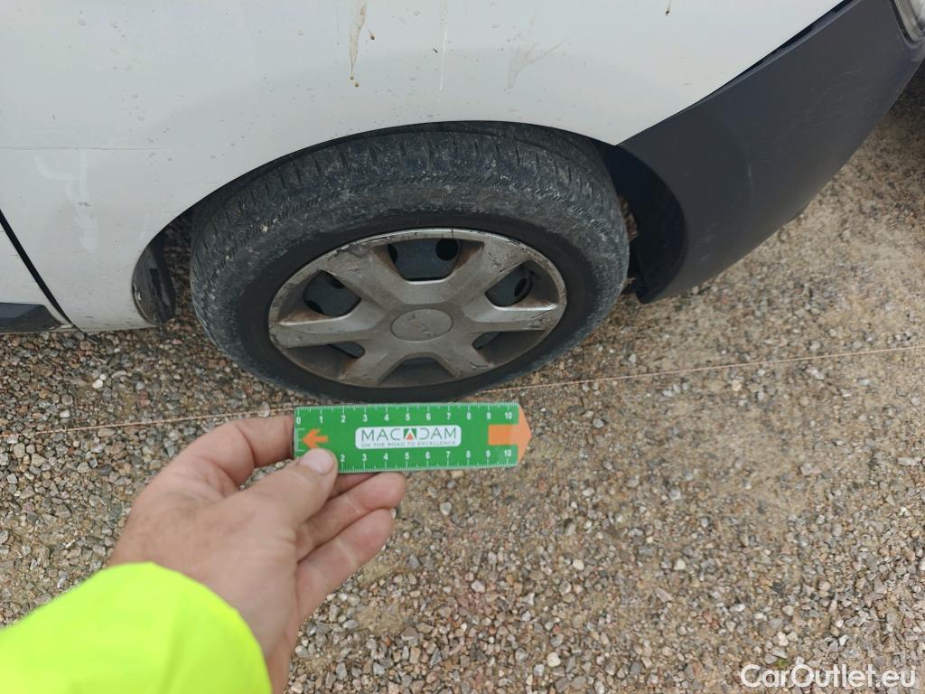  Dacia  Dokker DACIA  / 2013 / 4P / furgón derivado de turismo Van Essential Blue dCi 70kW (95CV) #33