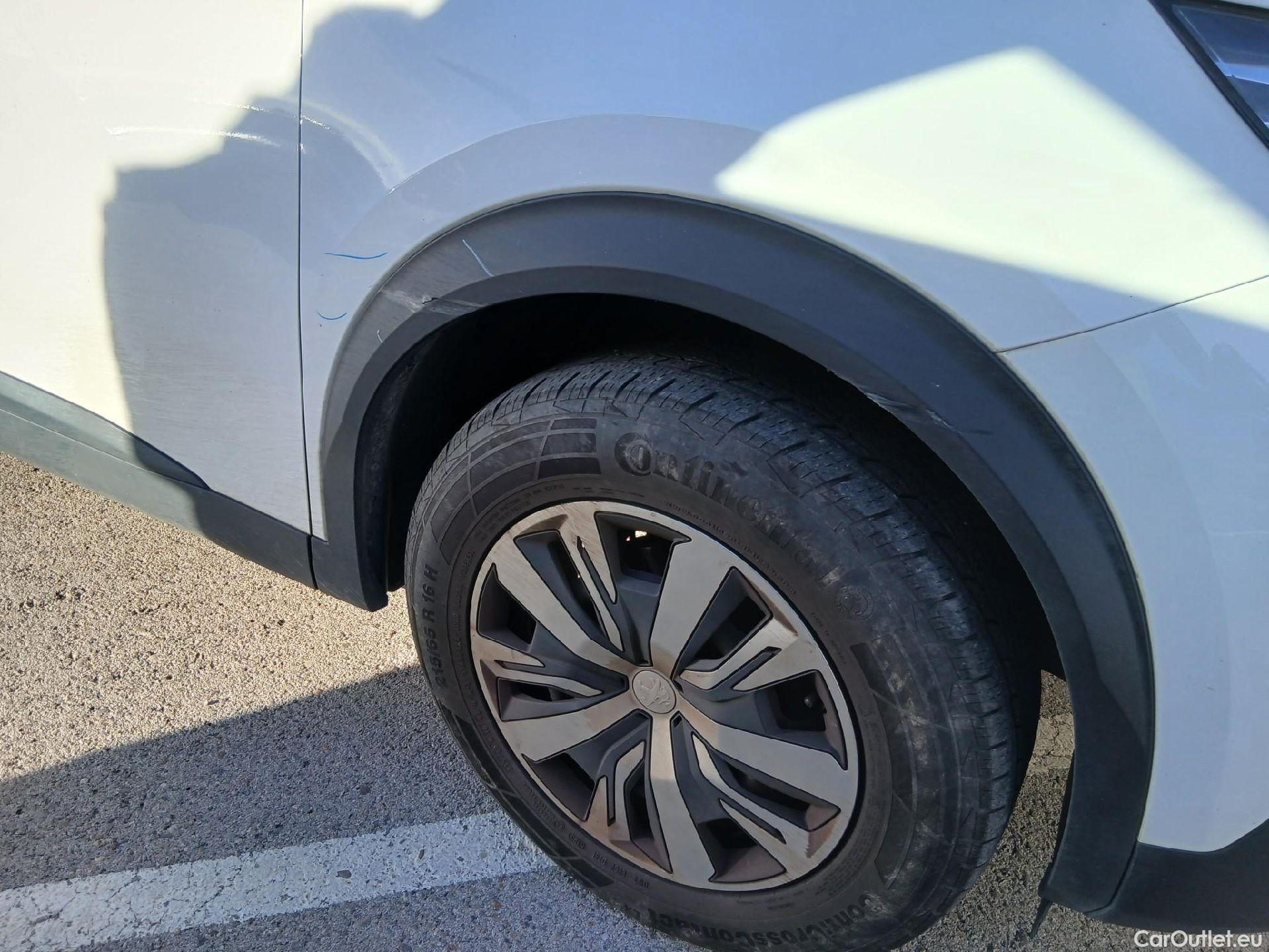  Peugeot  2008 PEUGEOT  / 2019 / 5P / todoterreno Active BlueHDI 81kW (110CV) #40