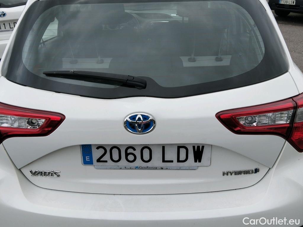  Toyota  Yaris TOYOTA  / 2017 / 5P / berlina con portón 1.5 100H Active #12
