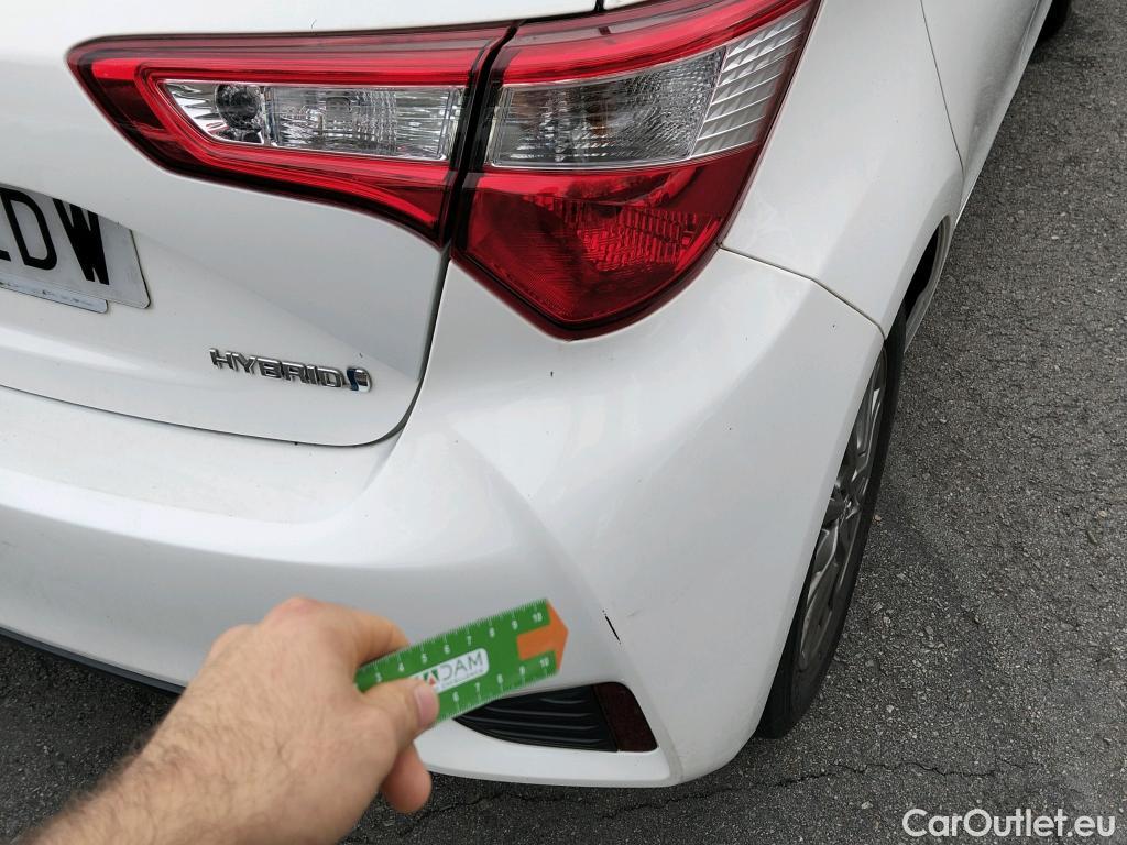  Toyota  Yaris TOYOTA  / 2017 / 5P / berlina con portón 1.5 100H Active #8