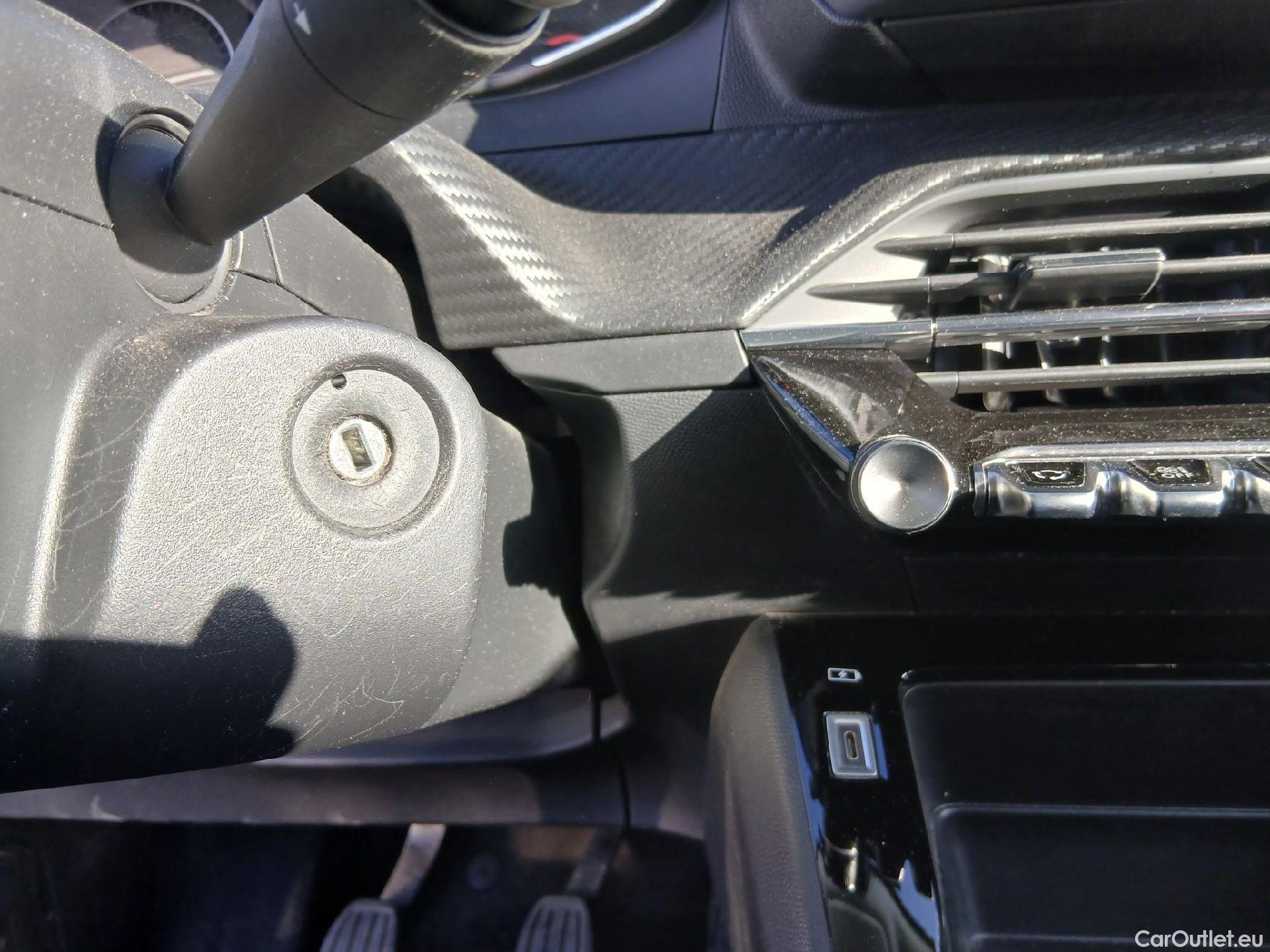  Peugeot  2008 PEUGEOT  / 2019 / 5P / todoterreno Active BlueHDI 81kW (110CV) #1