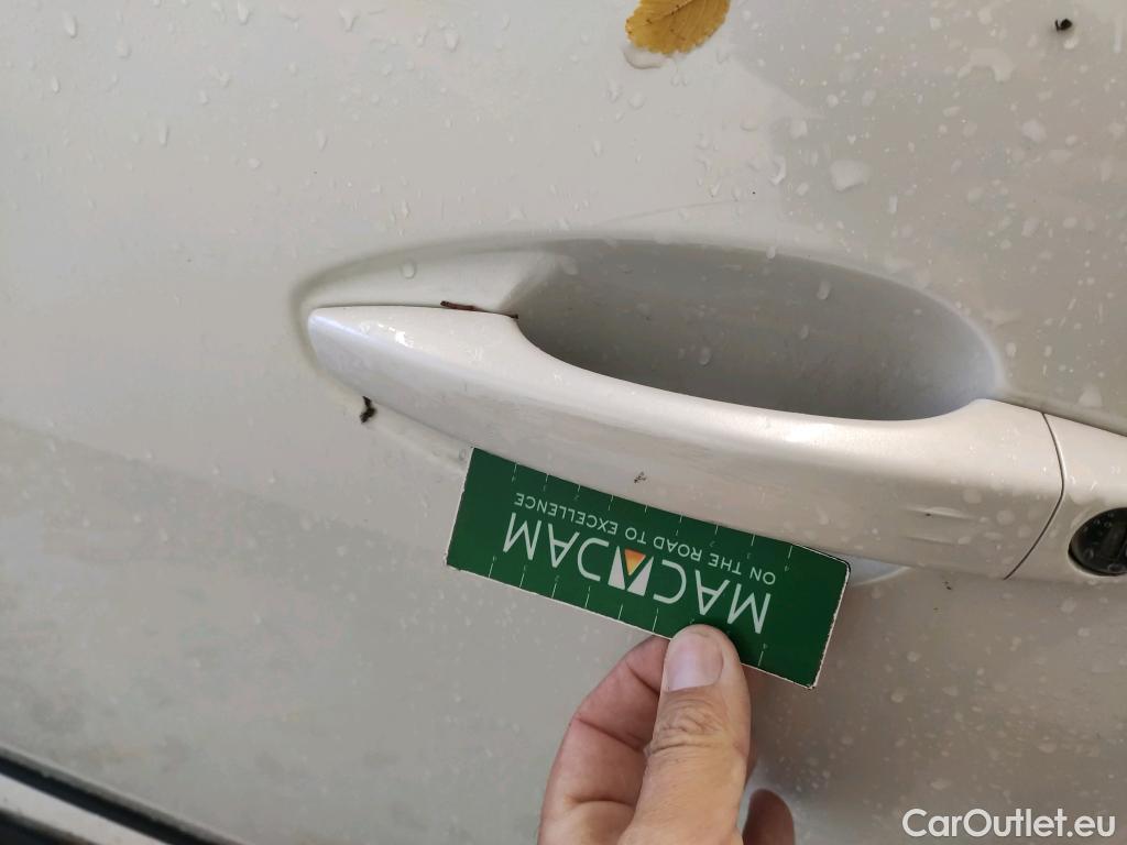  Peugeot  3008 PEUGEOT  Hybrid / 2016 / 5P / todoterreno 225 e-EAT8 Allure #29