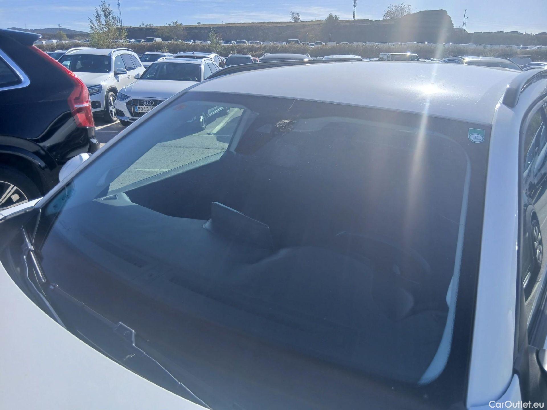  Peugeot  2008 PEUGEOT  / 2019 / 5P / todoterreno Allure Pack BlueHDI 81kW (110CV) (AC) #15