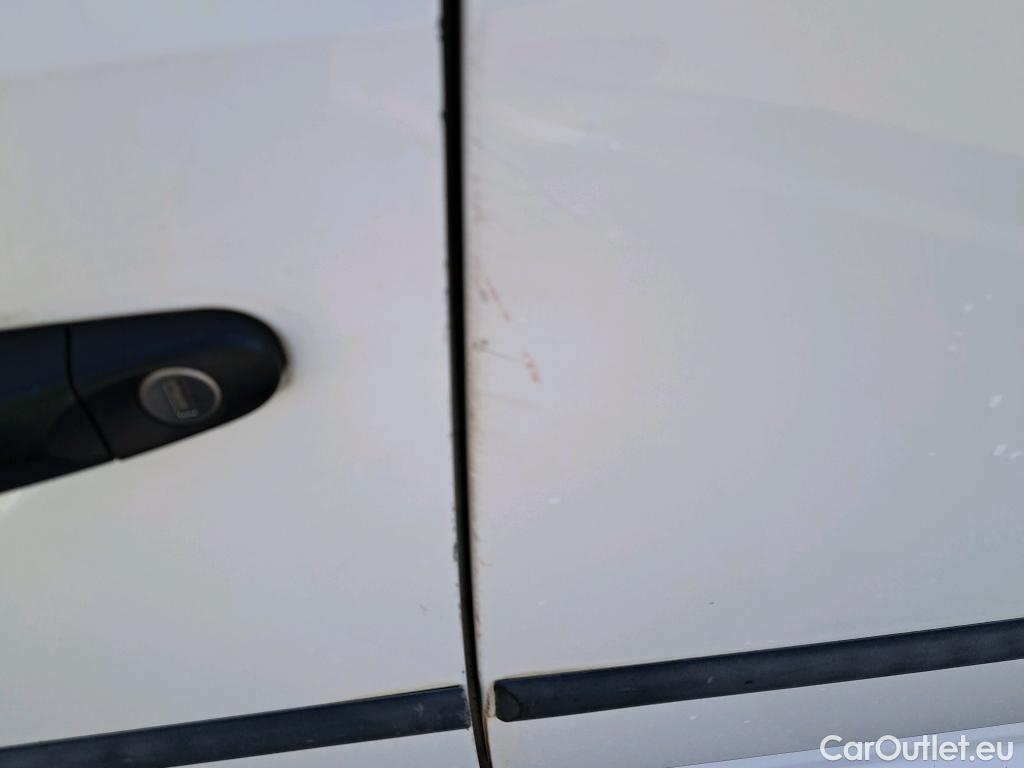  Volkswagen  Caddy VOLKSWAGEN  / 2015 / 4P / combi Profesional Kombi 2.0 TDI 75kW BMT (CX) #25