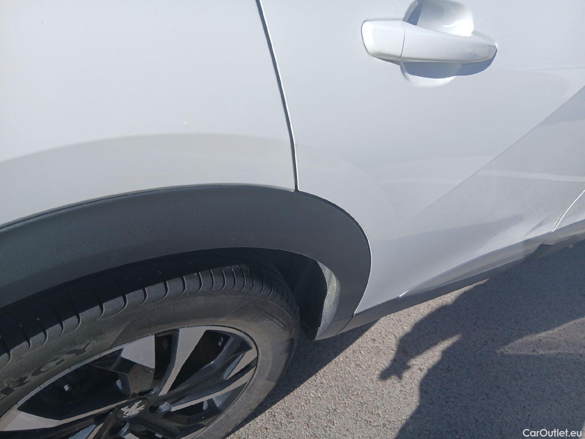  Peugeot  2008 PEUGEOT  / 2019 / 5P / todoterreno Allure Pack BlueHDI 81kW (110CV) (AC) #28