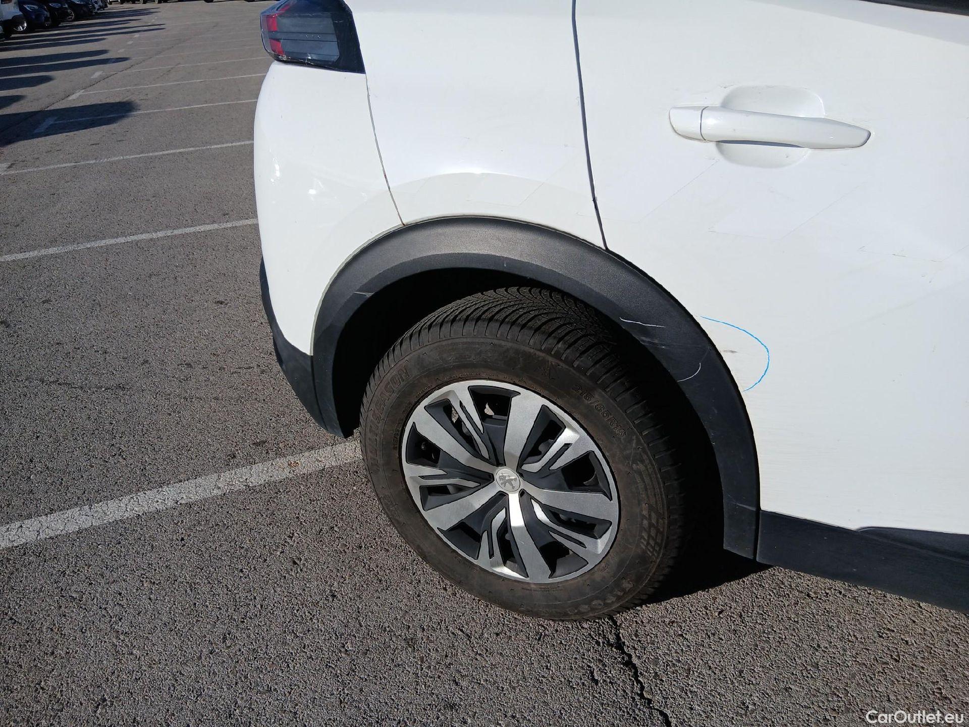  Peugeot  2008 PEUGEOT  / 2019 / 5P / todoterreno Active BlueHDI 81kW (110CV) #32