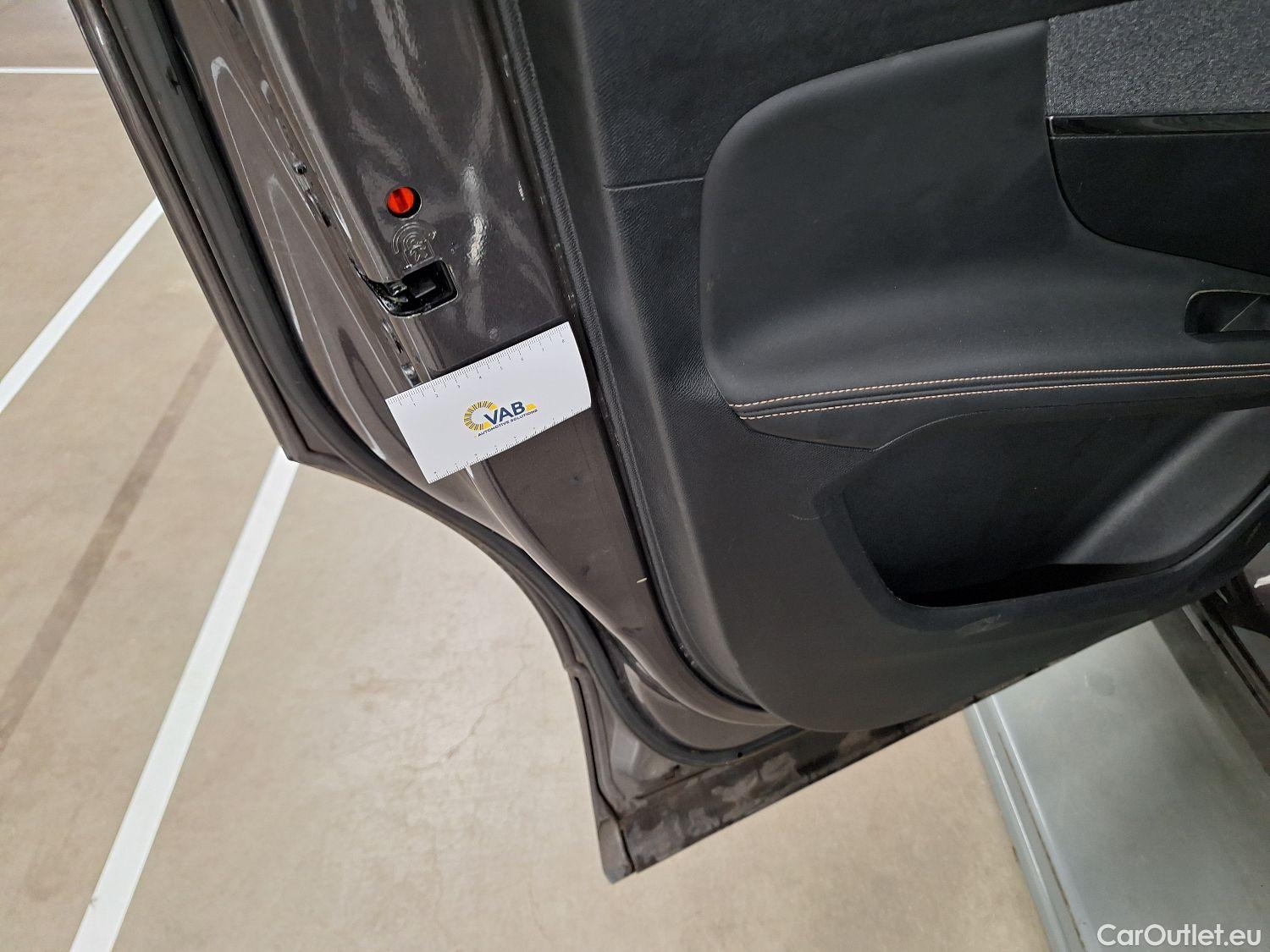  Peugeot  5008 Peugeot,  '16, Peugeot  1.5 BlueHDi 96kW S&S EAT8 GT Line 5d #31