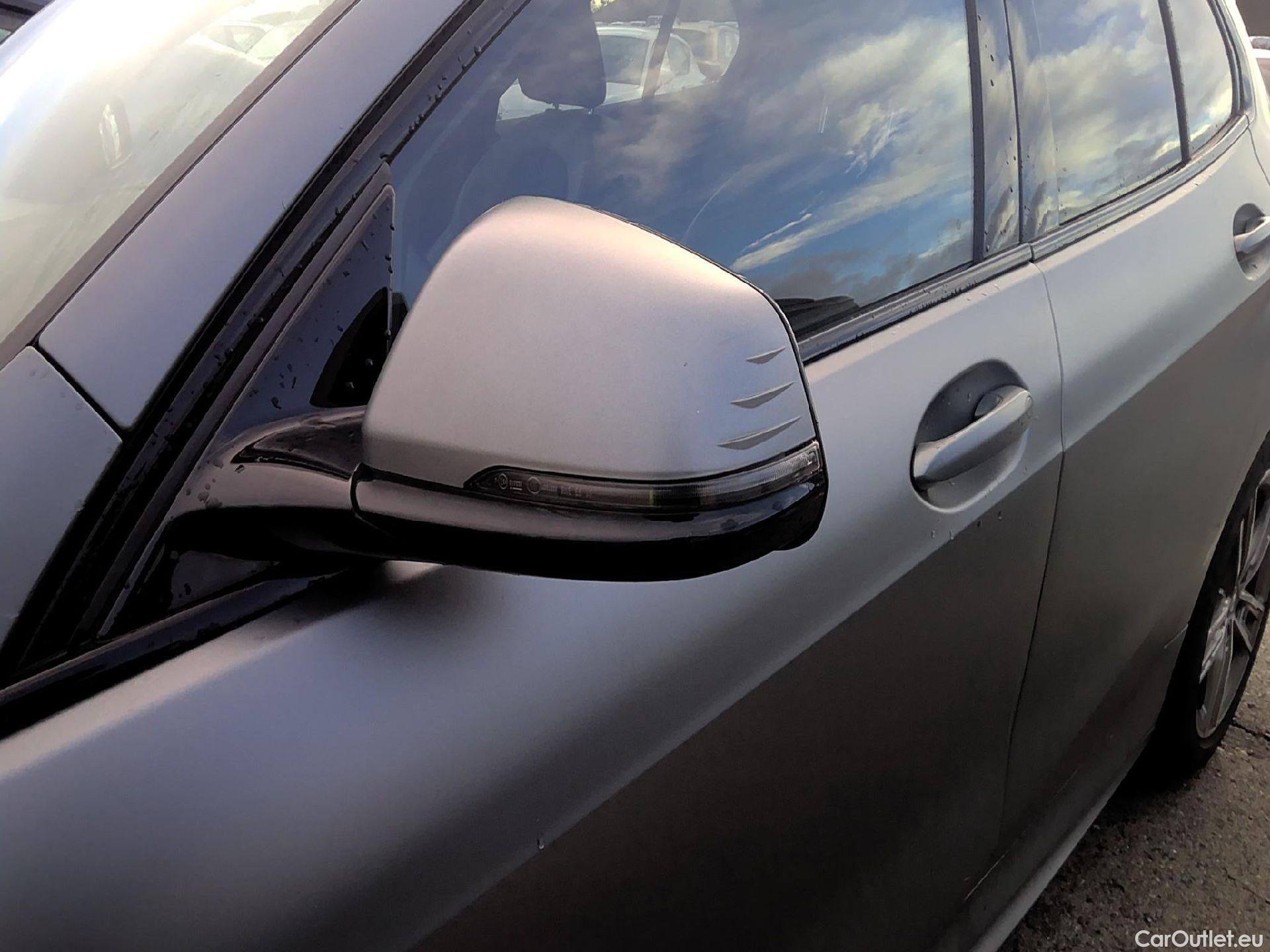  Bmw  Serie 1 BMW  / 2019 / 5P / berlina con portón 118i #46