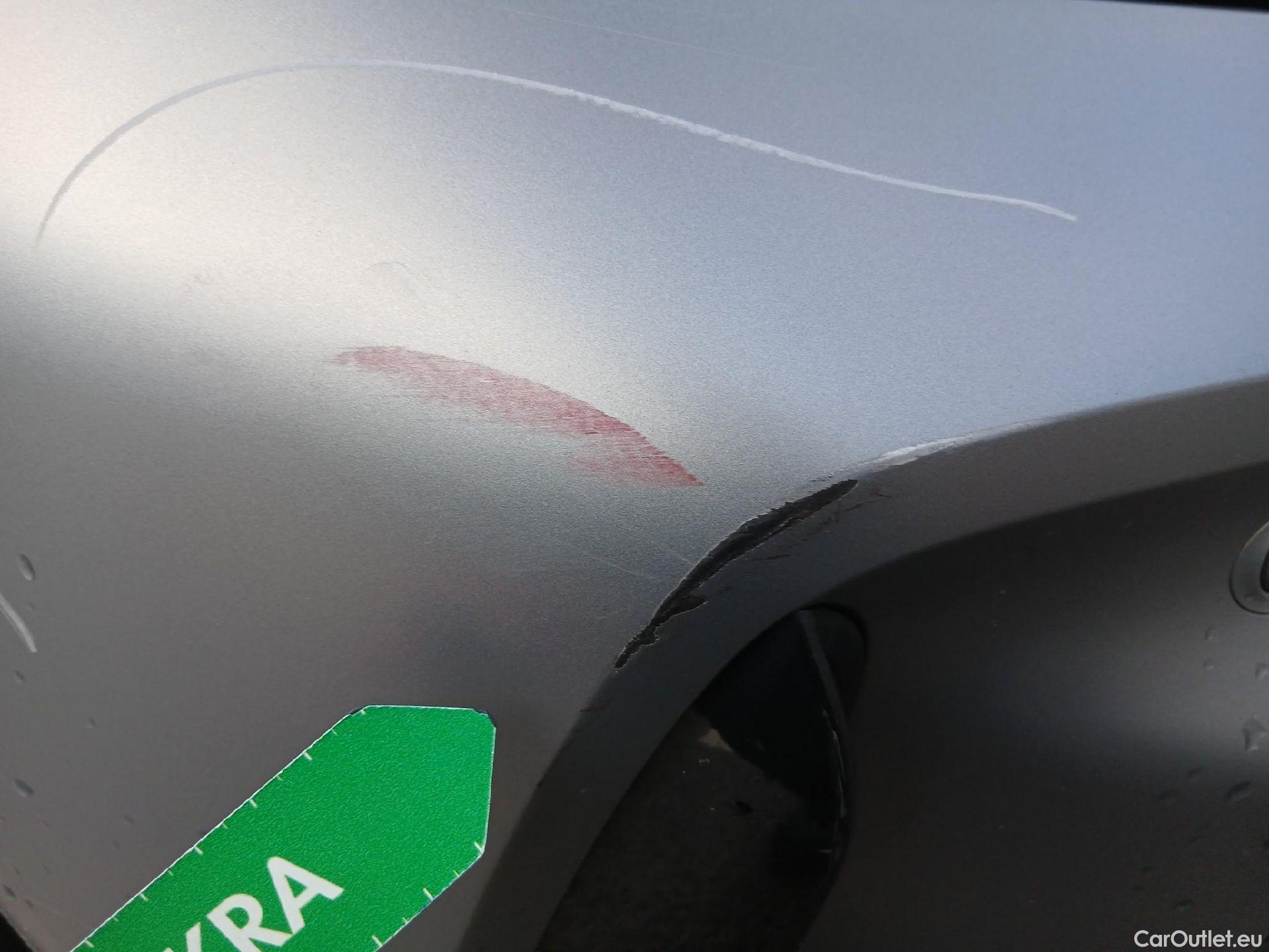  Bmw  Serie 1 BMW  / 2019 / 5P / berlina con portón 118i #3