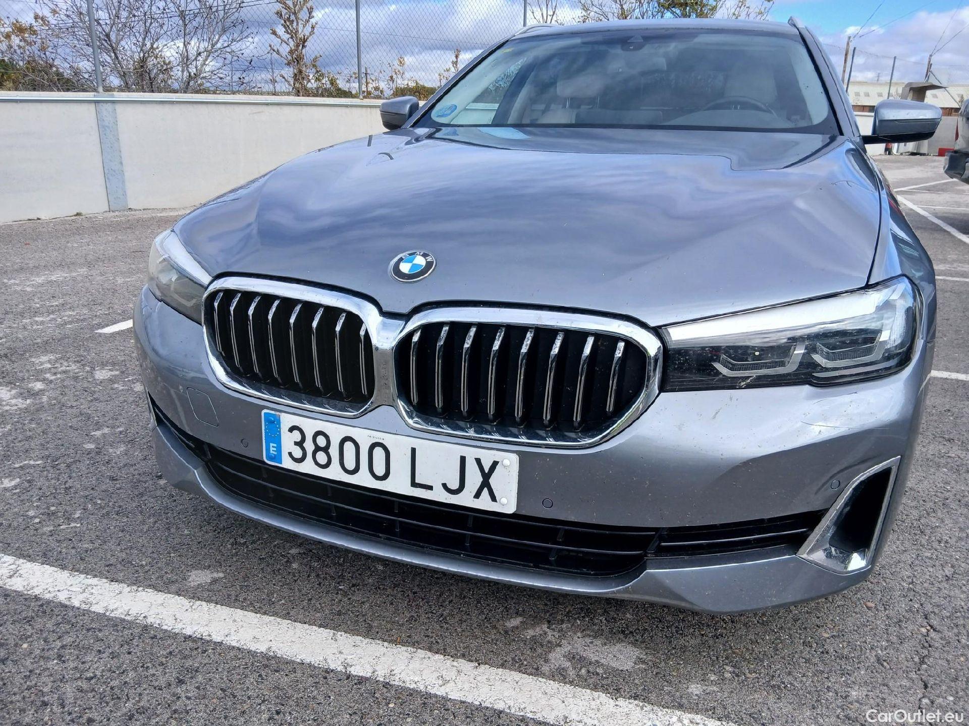  Bmw  Serie 5 BMW  / 2020 / 5P / familiar 520dA Touring #5