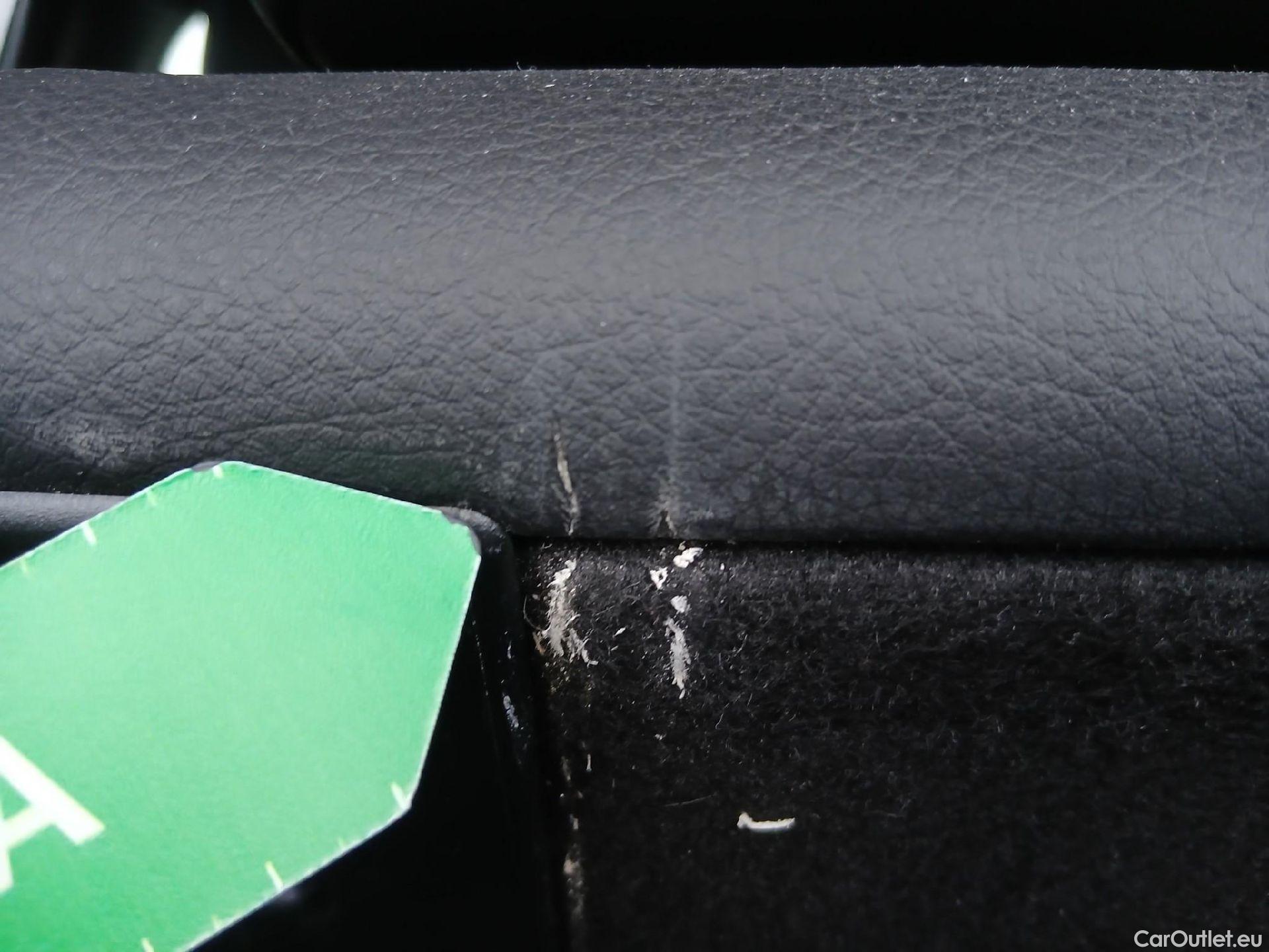  Bmw  Serie 1 BMW  / 2019 / 5P / berlina con portón 118i #28