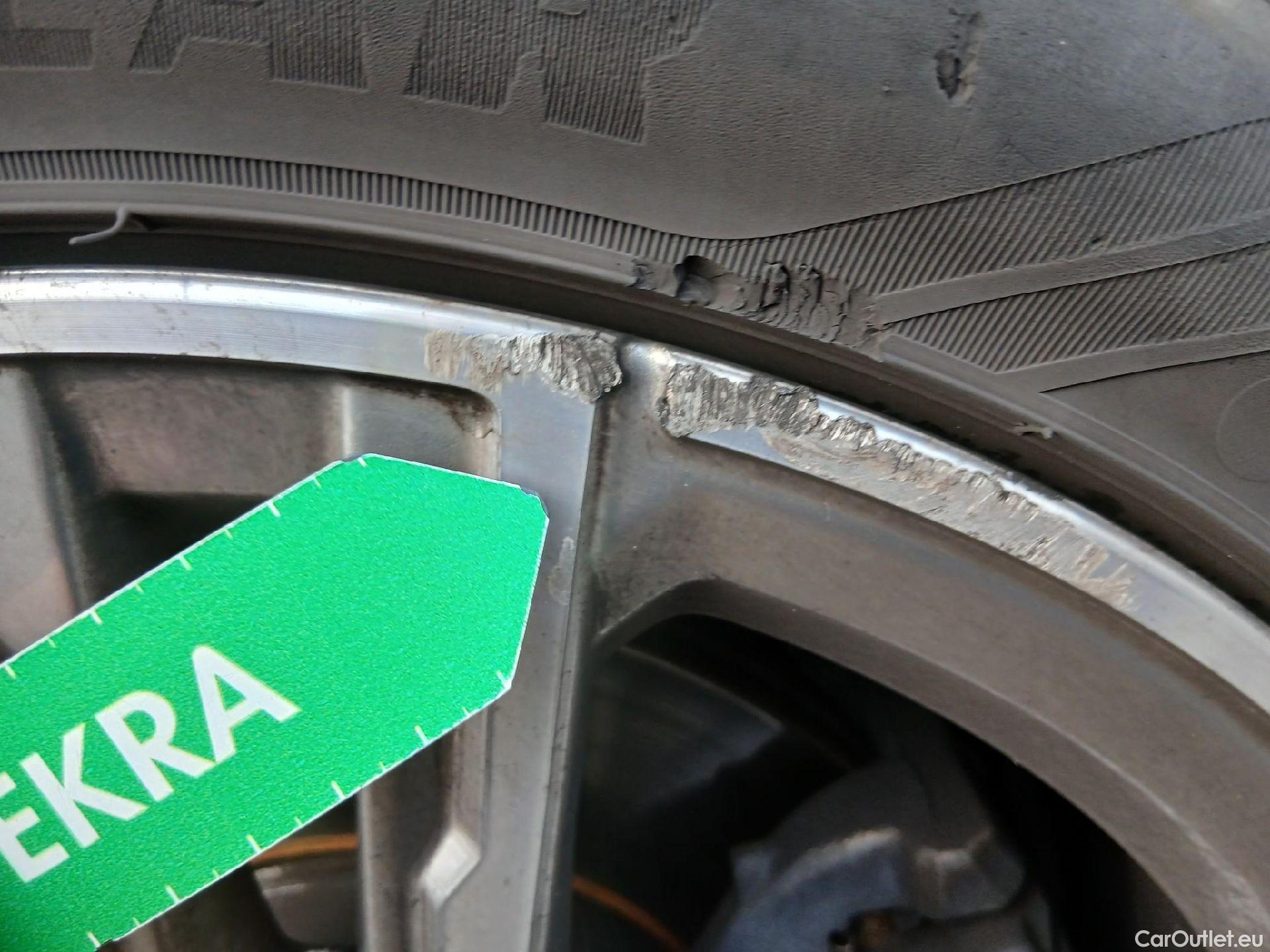  Bmw  Serie 1 BMW  / 2019 / 5P / berlina con portón 118i #40