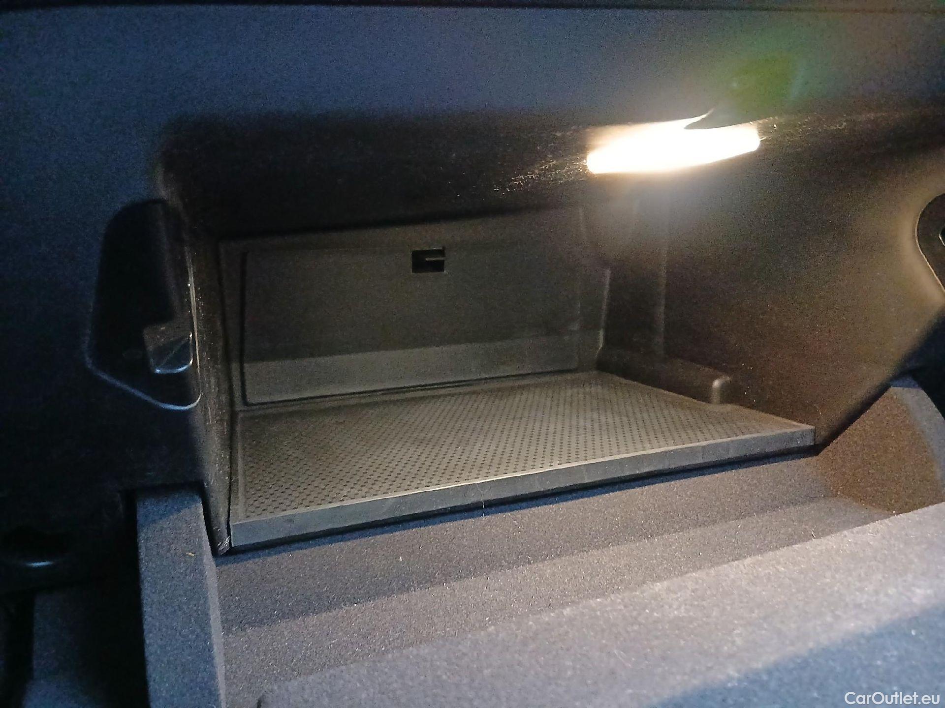  Bmw  Serie 1 BMW  / 2019 / 5P / berlina con portón 118i #44