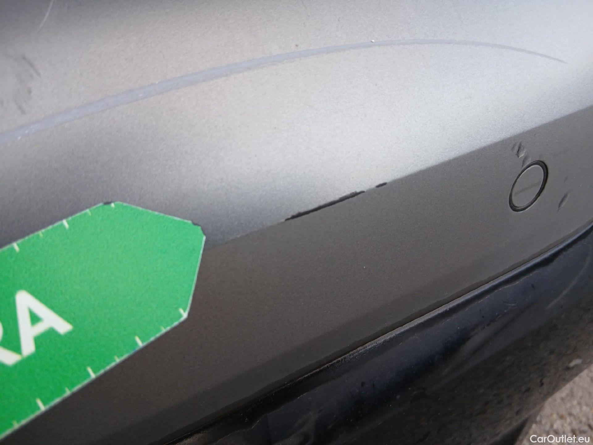  Bmw  Serie 1 BMW  / 2019 / 5P / berlina con portón 118i #21