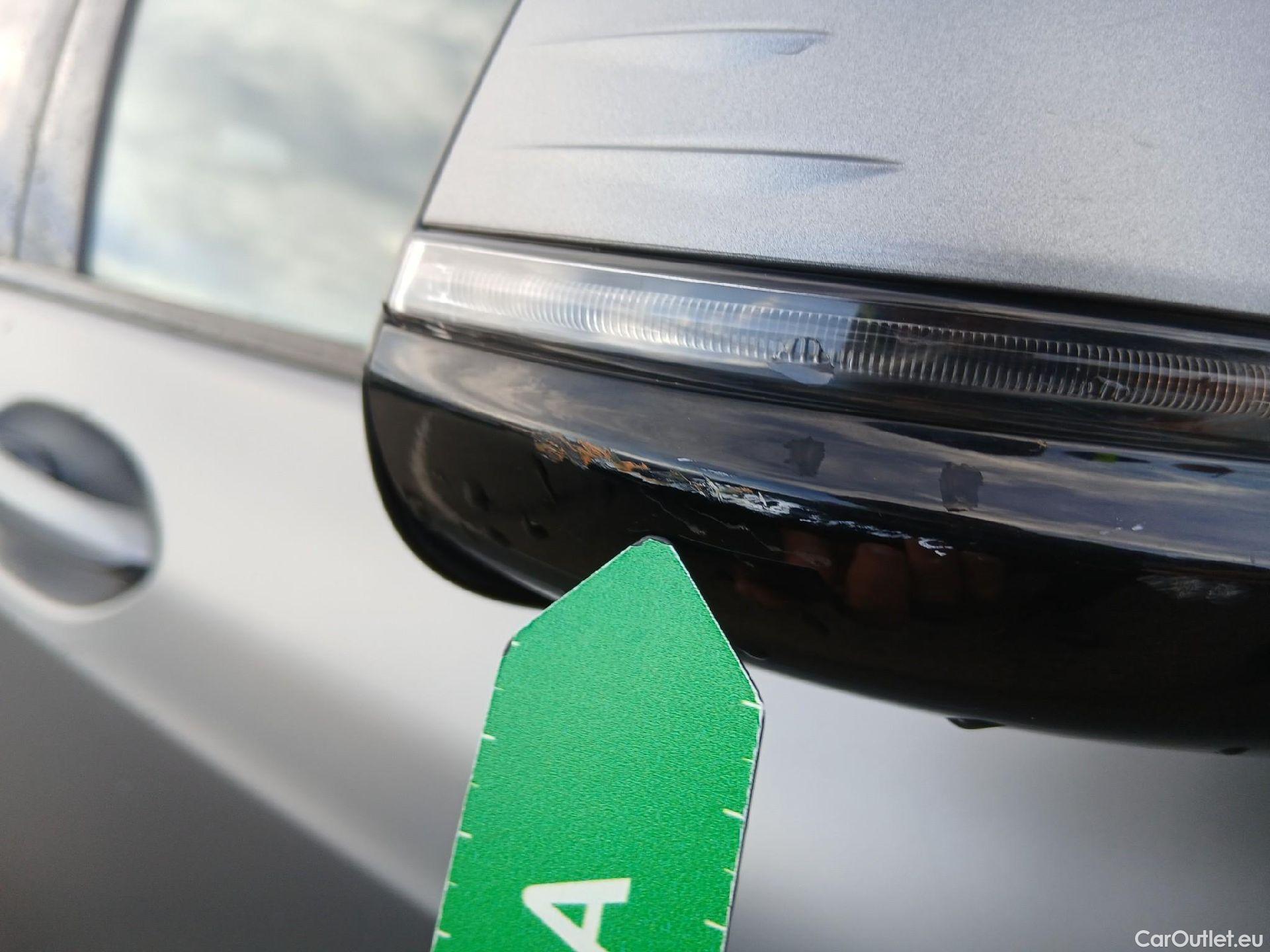  Bmw  Serie 1 BMW  / 2019 / 5P / berlina con portón 118i #38