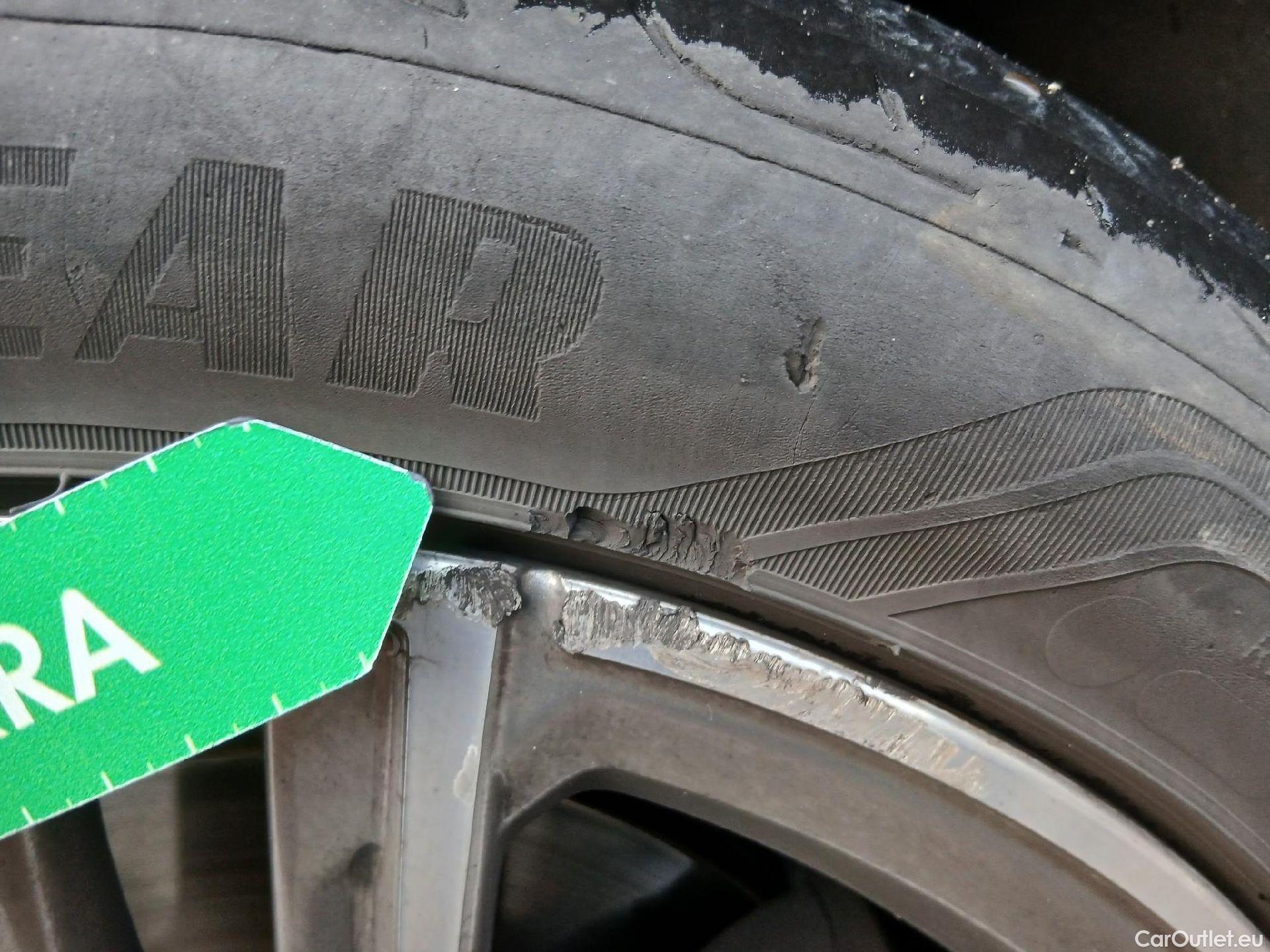  Bmw  Serie 1 BMW  / 2019 / 5P / berlina con portón 118i #43