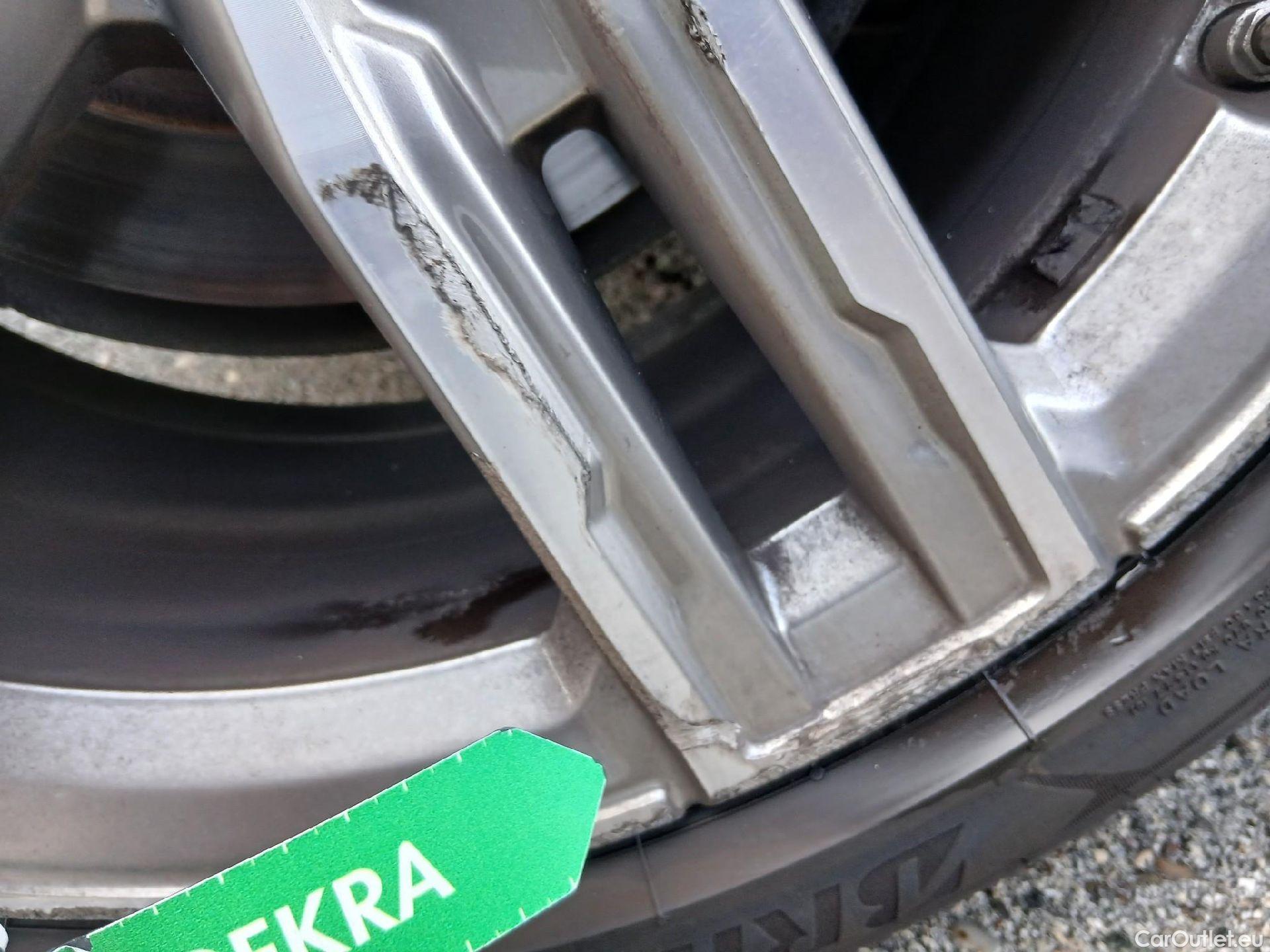  Bmw  Serie 1 BMW  / 2019 / 5P / berlina con portón 118i #31