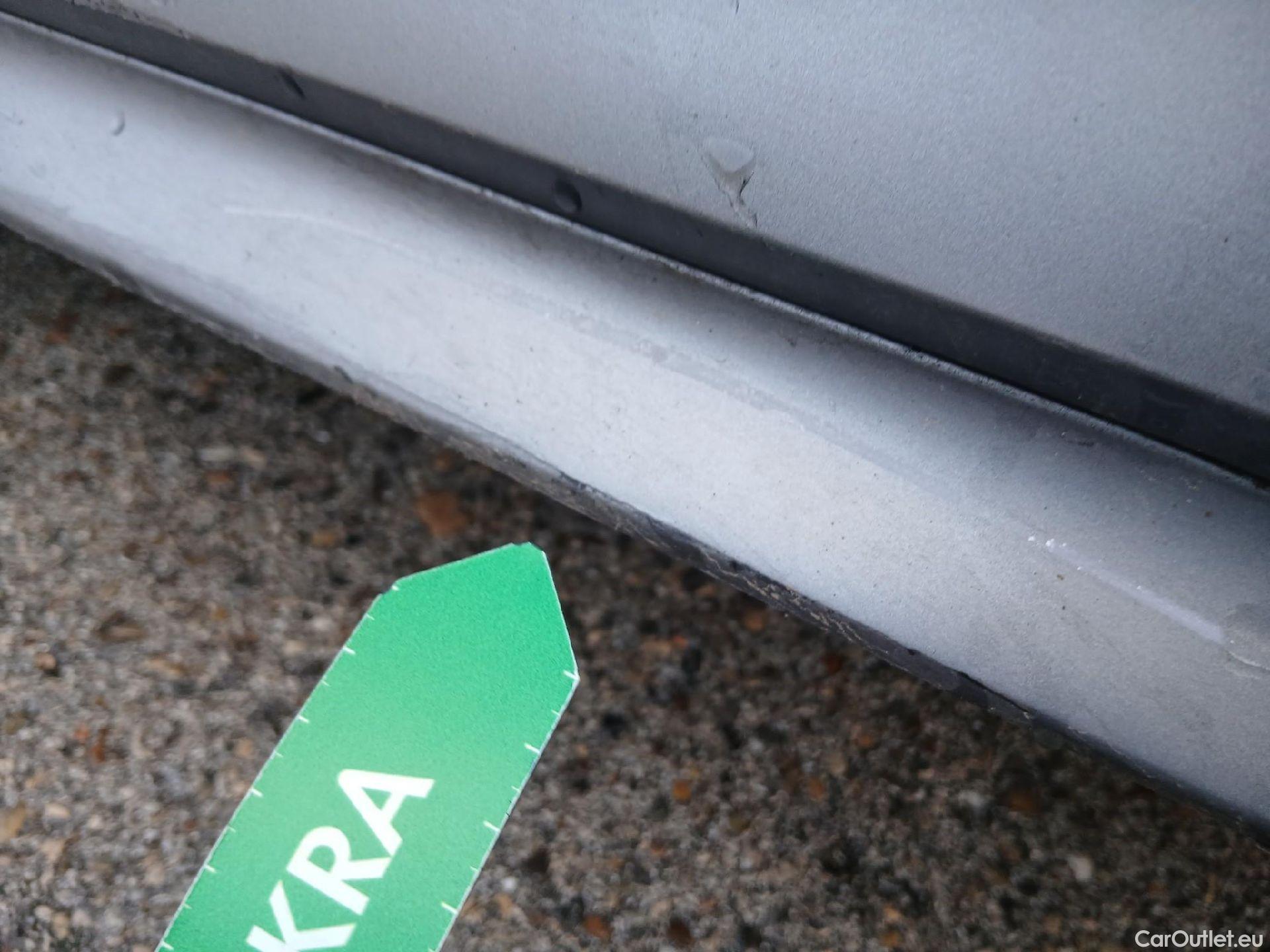  Bmw  Serie 1 BMW  / 2019 / 5P / berlina con portón 118i #13