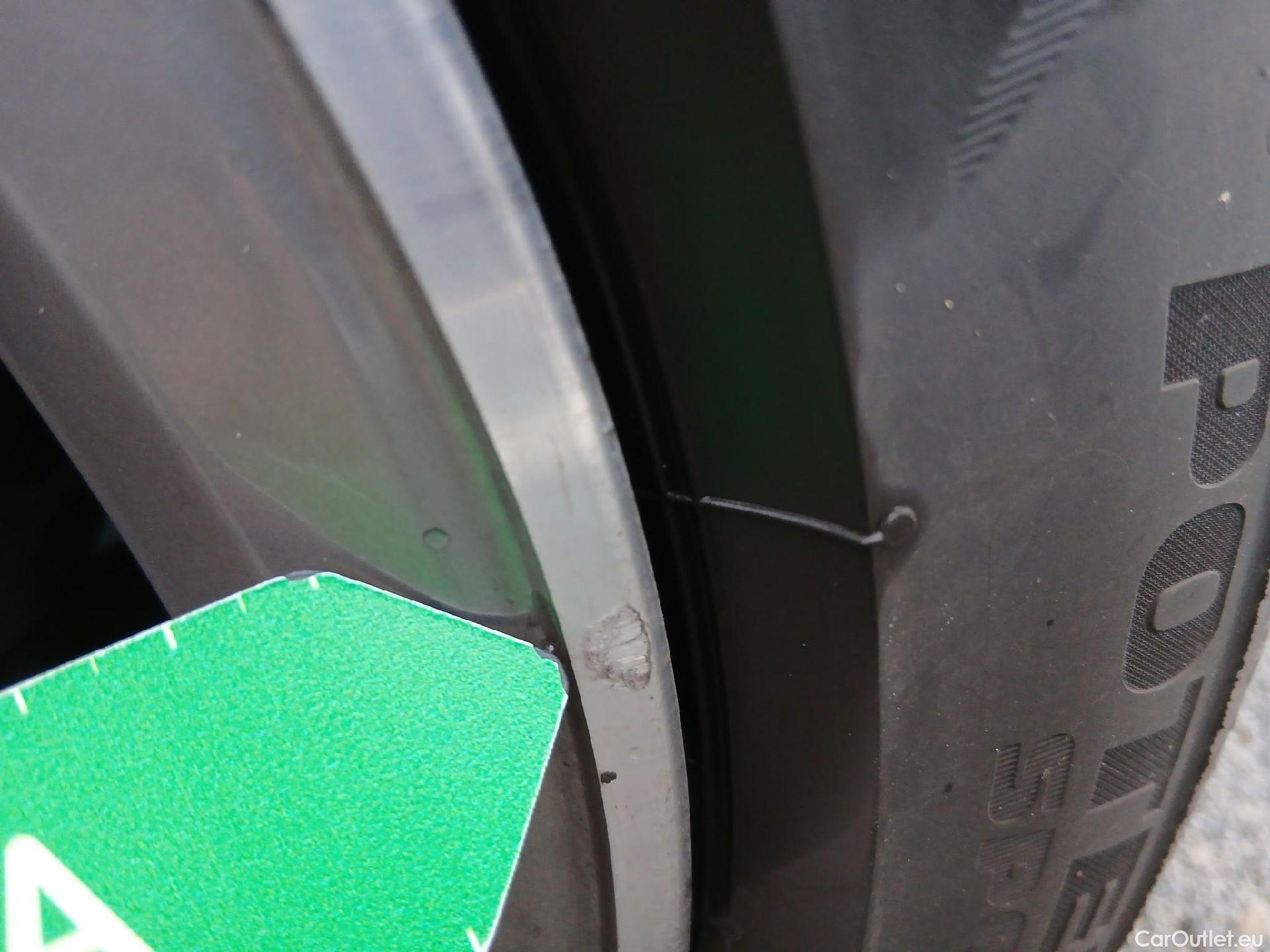  Bmw  Serie 1 BMW  / 2019 / 5P / berlina con portón 118i #19