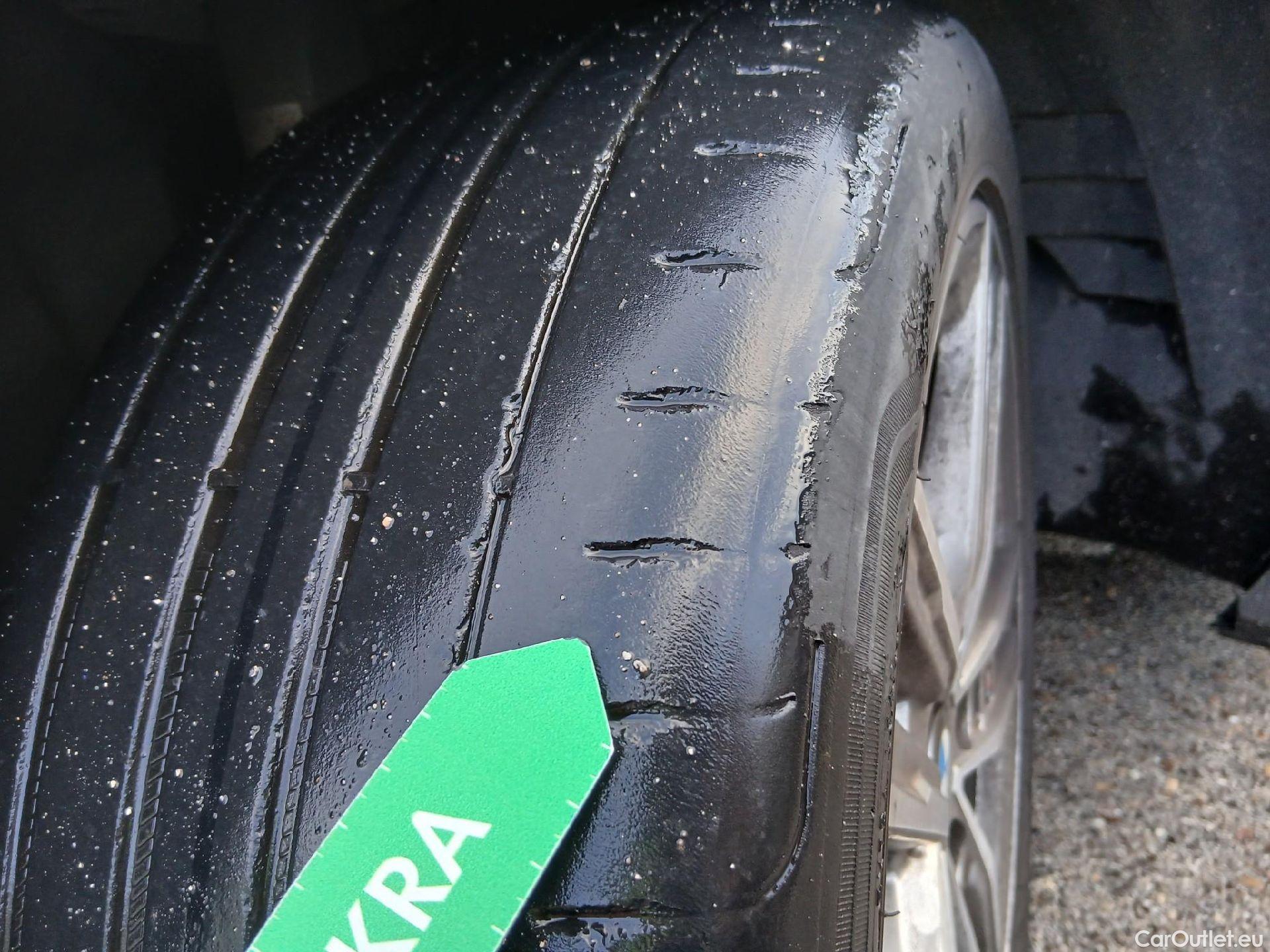  Bmw  Serie 1 BMW  / 2019 / 5P / berlina con portón 118i #9